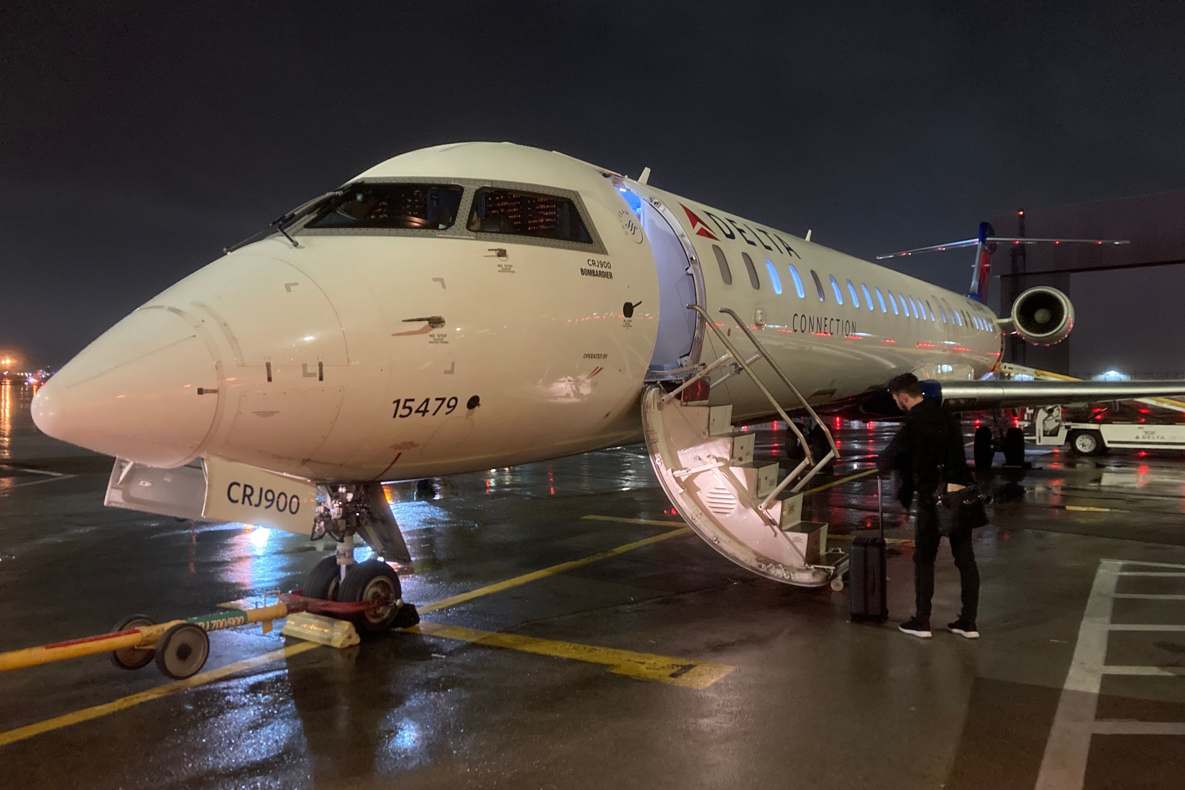 Delta Connection Bombardier CRJ900 Evacuates In Cincinnati Due To Smoke Detector Activation