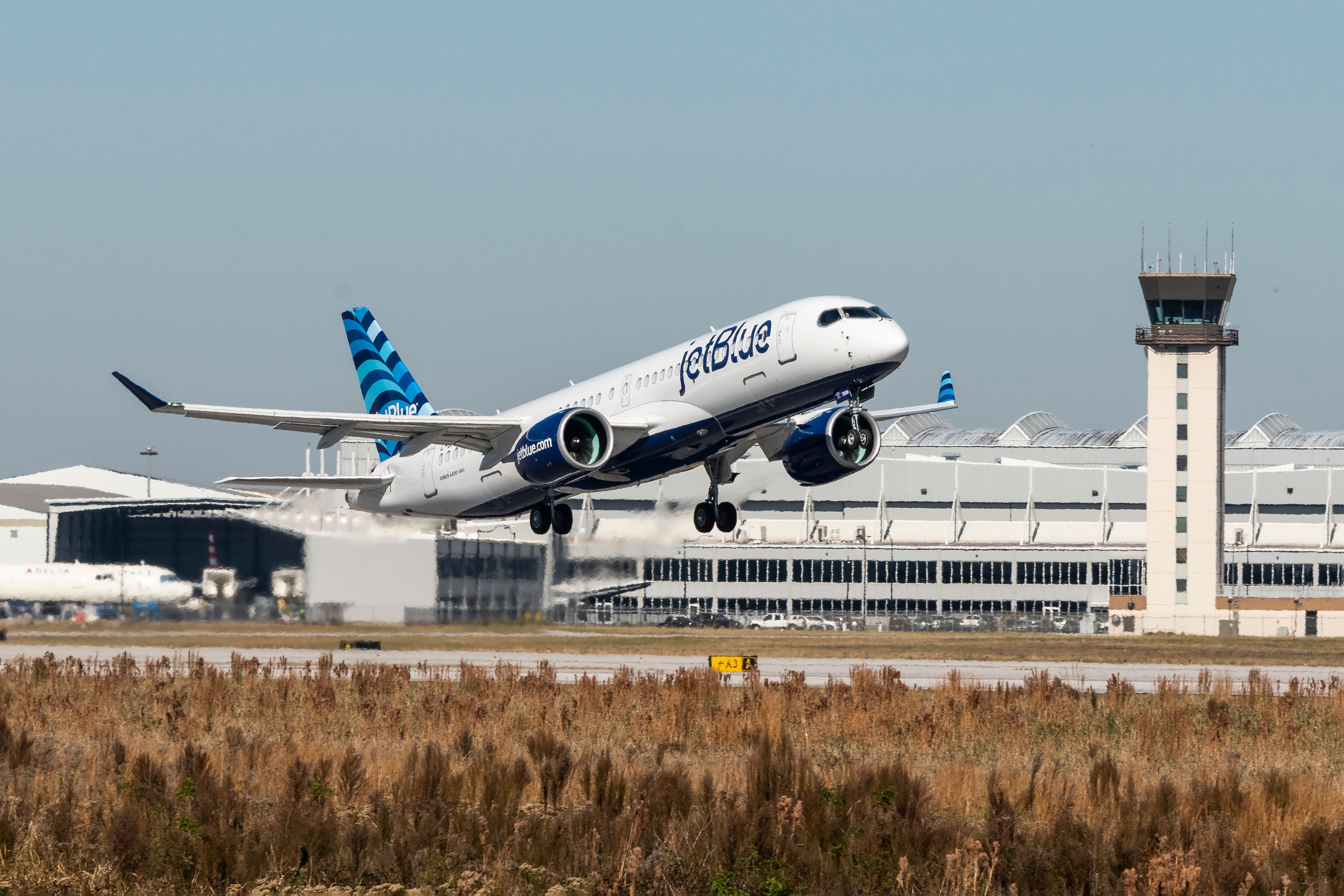 JetBlue Resumes Seasonal Airbus A220-300 Flights Between New York-JFK & Burbank