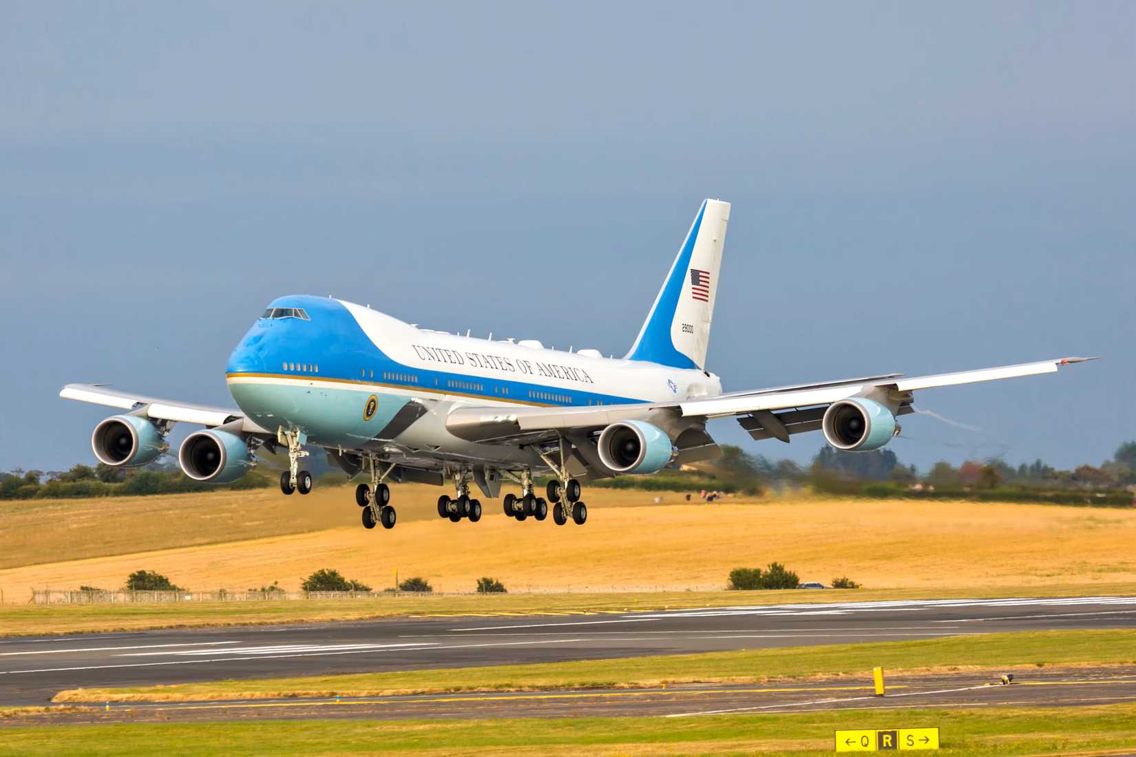 Boeing VC-25A Landing