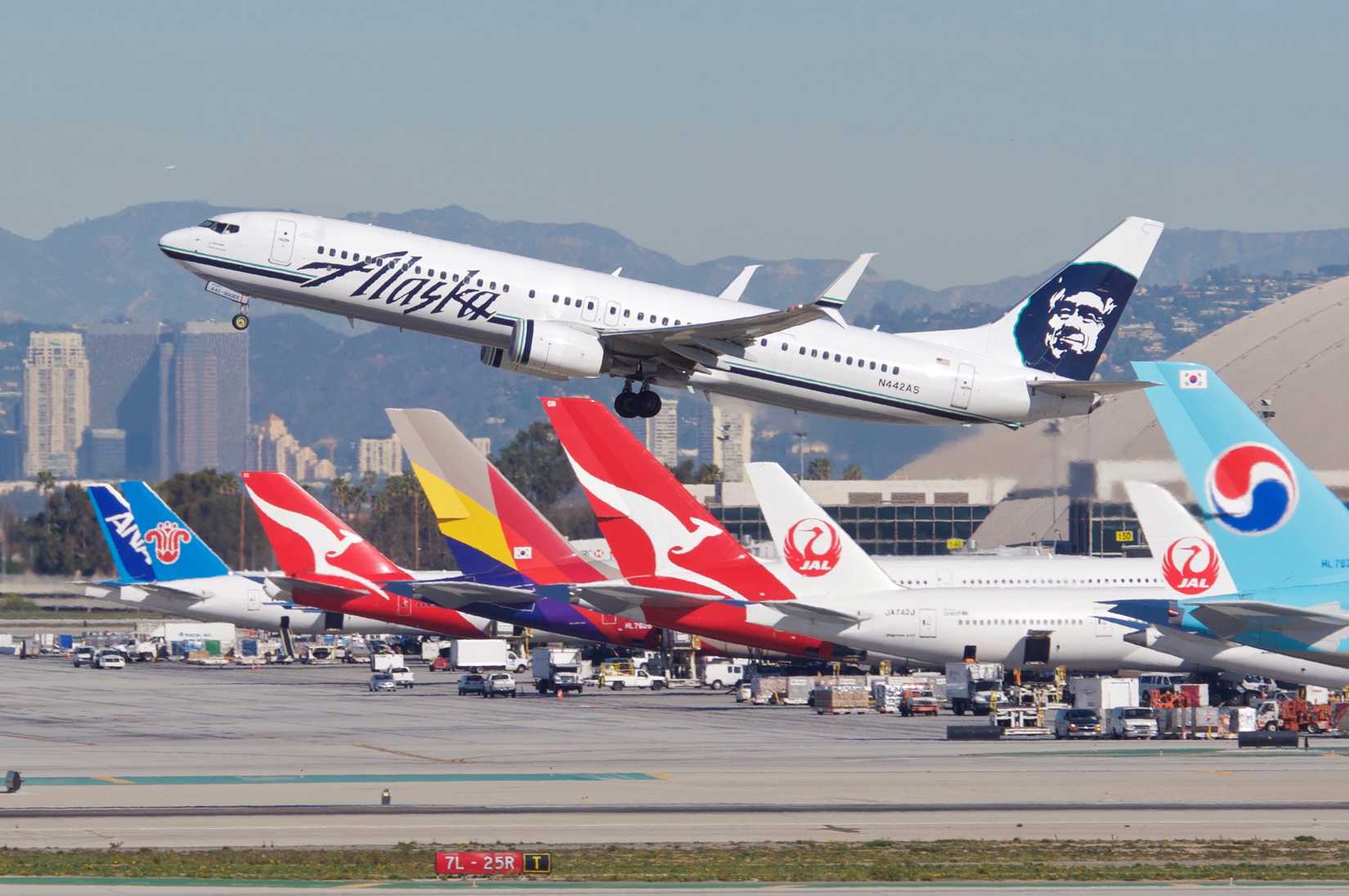 Alaska Airlines Boeing 737-900ER, Aero Icarus, Flickr