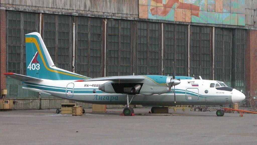 Oops: Nose Gear Collapses On Landing Antonov An-24
