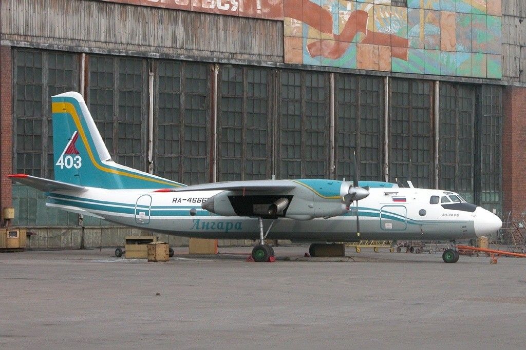 Oops: Nose Gear Collapses On Landing Antonov An-24