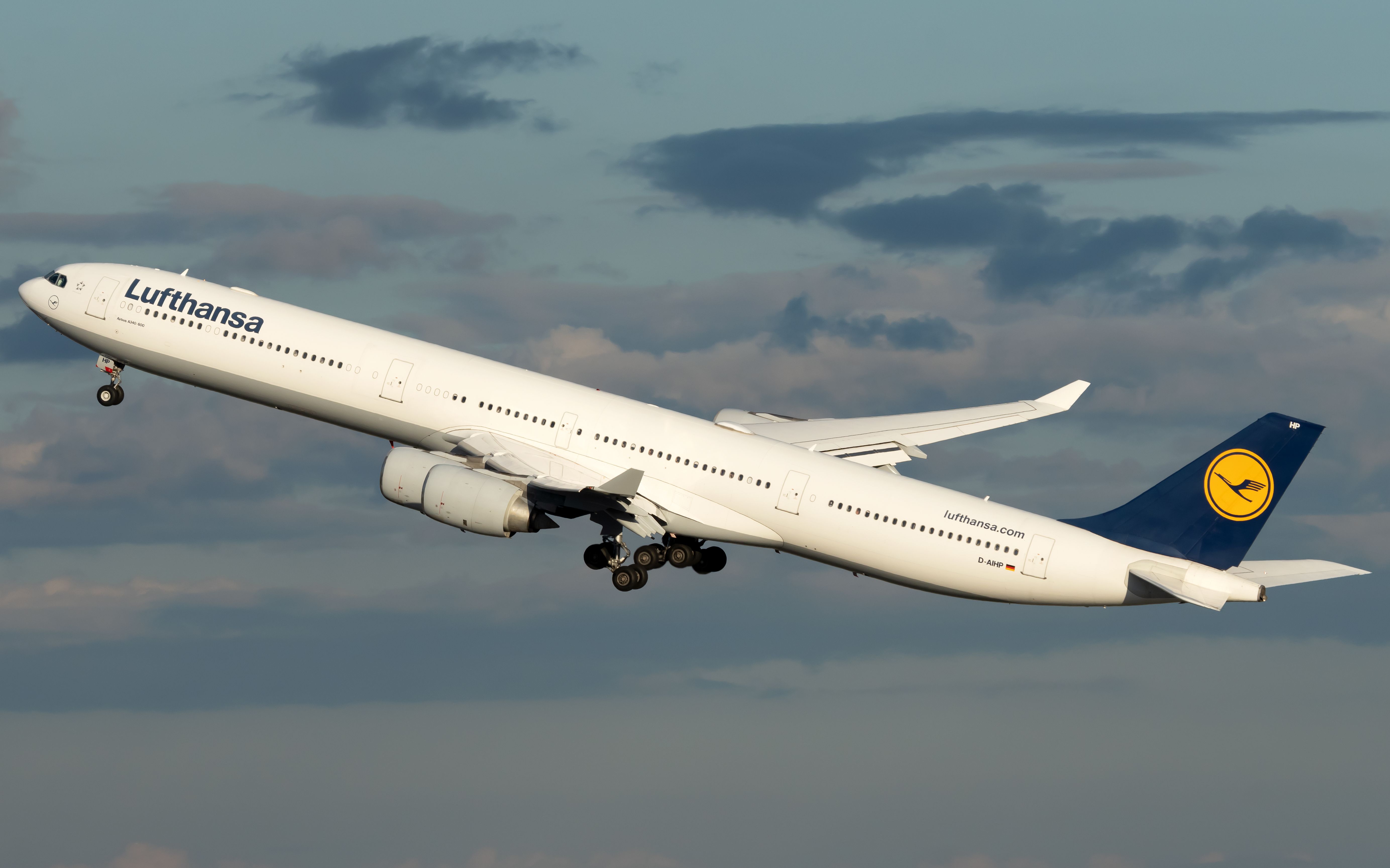 How To Fly the Airbus A340, A380 & Boeing 747 In A Seamless Round Trip