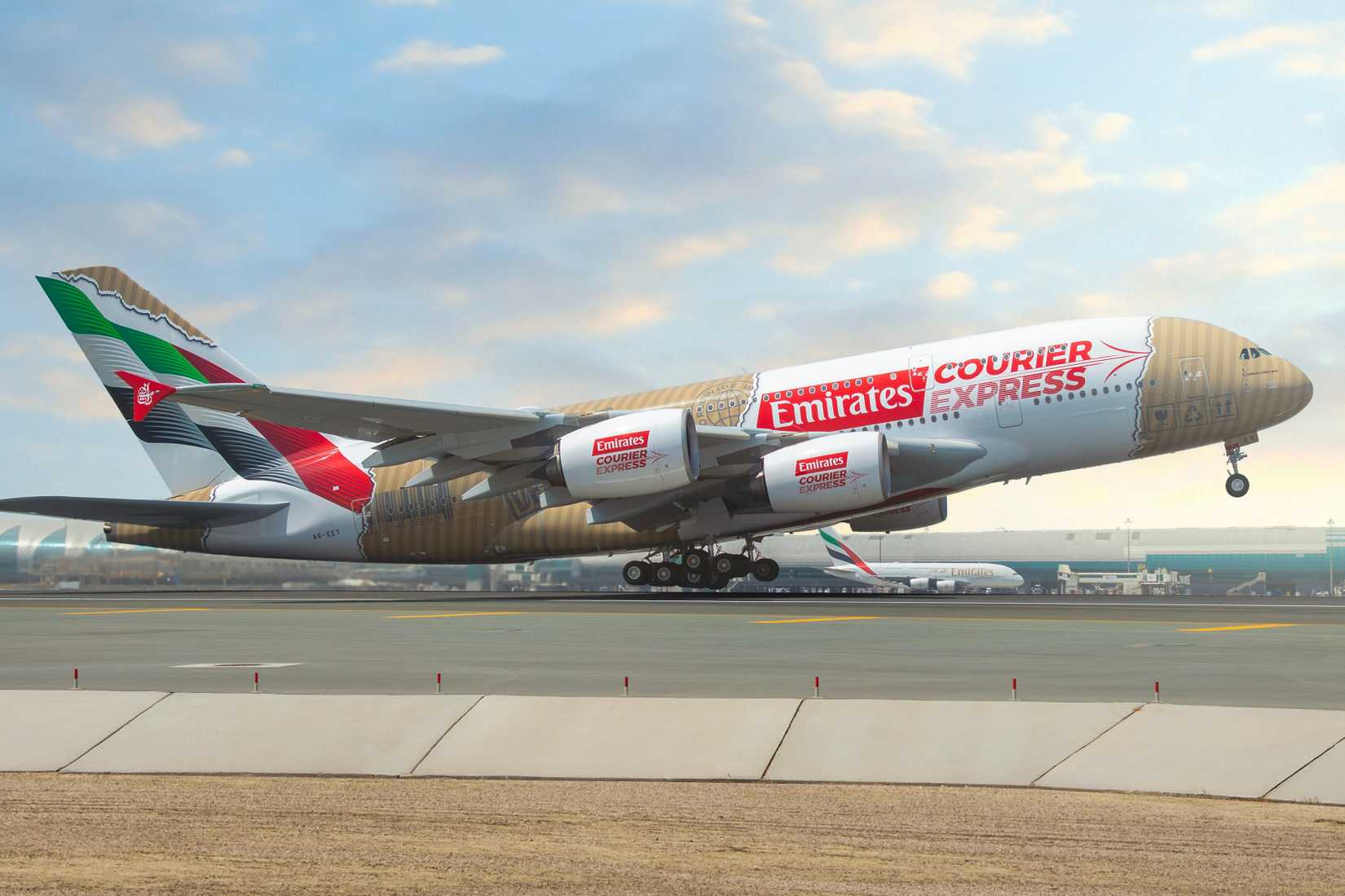��������� ����� Emirates Airbus A380 Courier Express �� ��� ������� � DXB