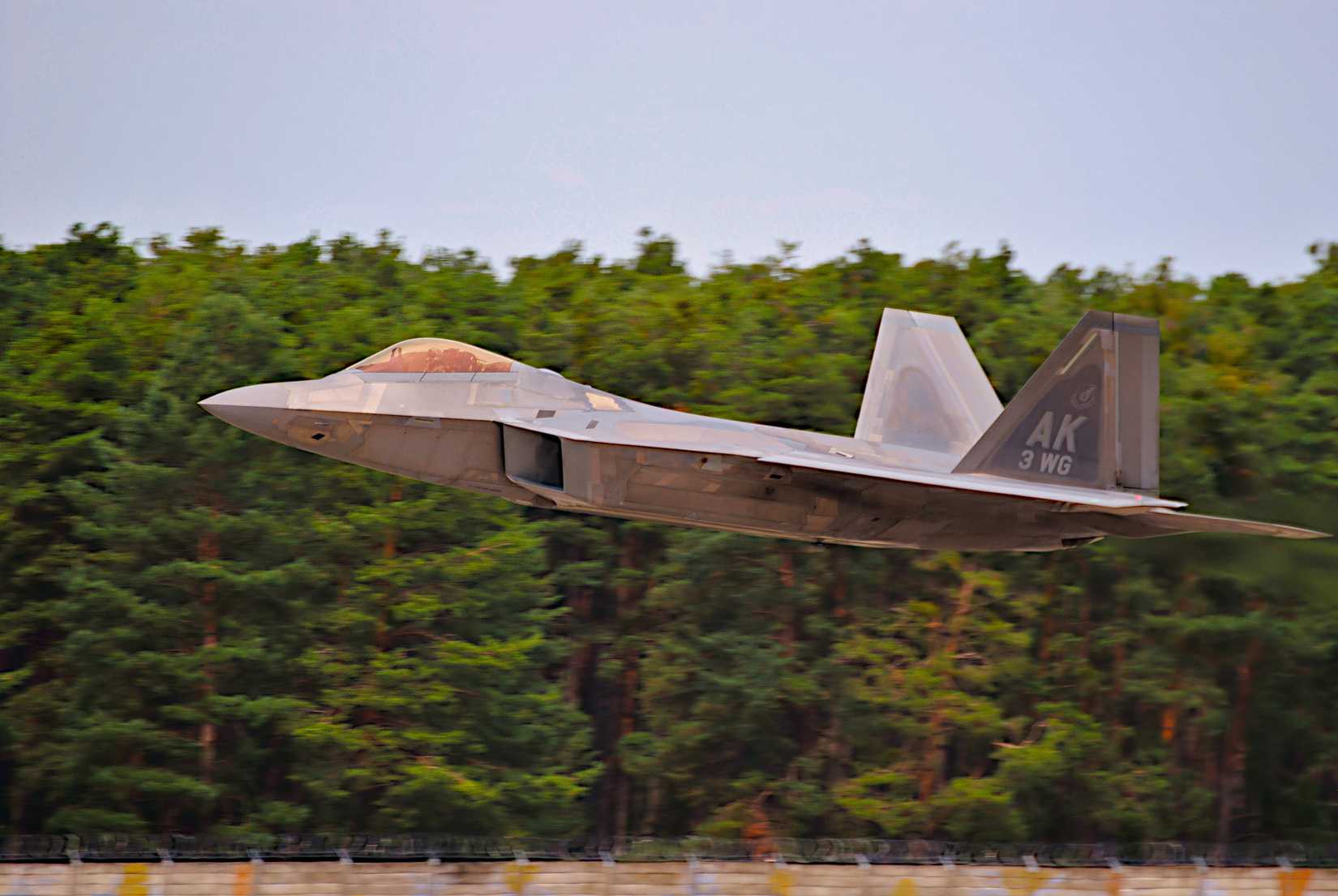 F-22 Raptor low pass at Slovak International Air Fest 2022