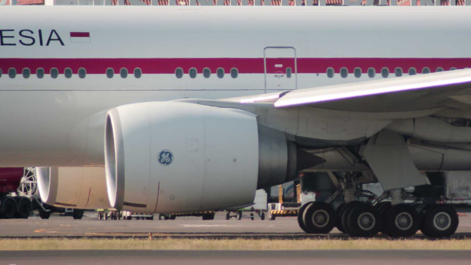 A 777 with GE90
