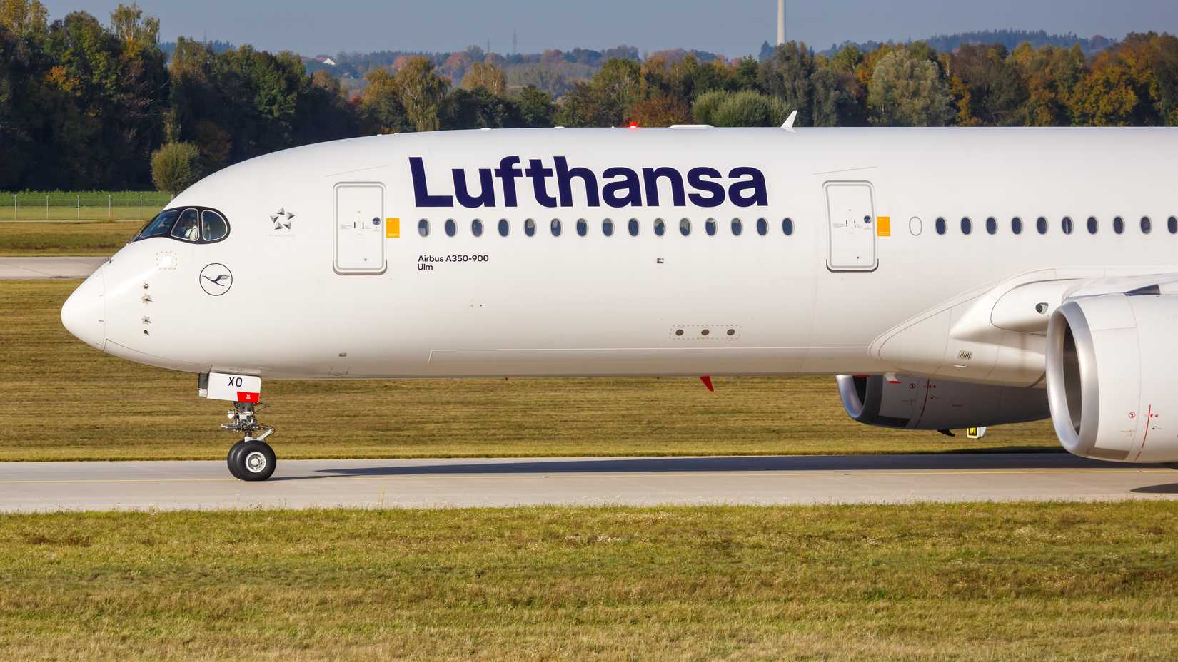 Lufthansa Airbus A350-900 taxiing at MUC shutterstock_1841246170