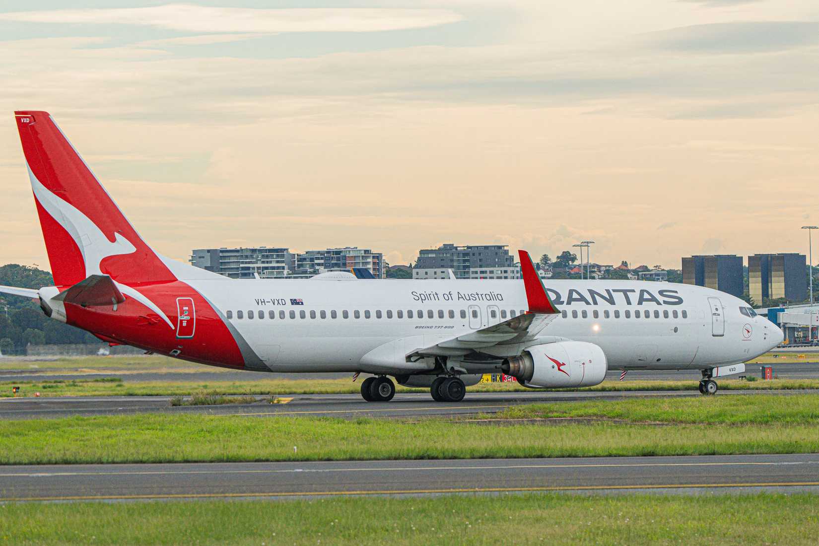 Qantas 737 Taxiing In Sydney