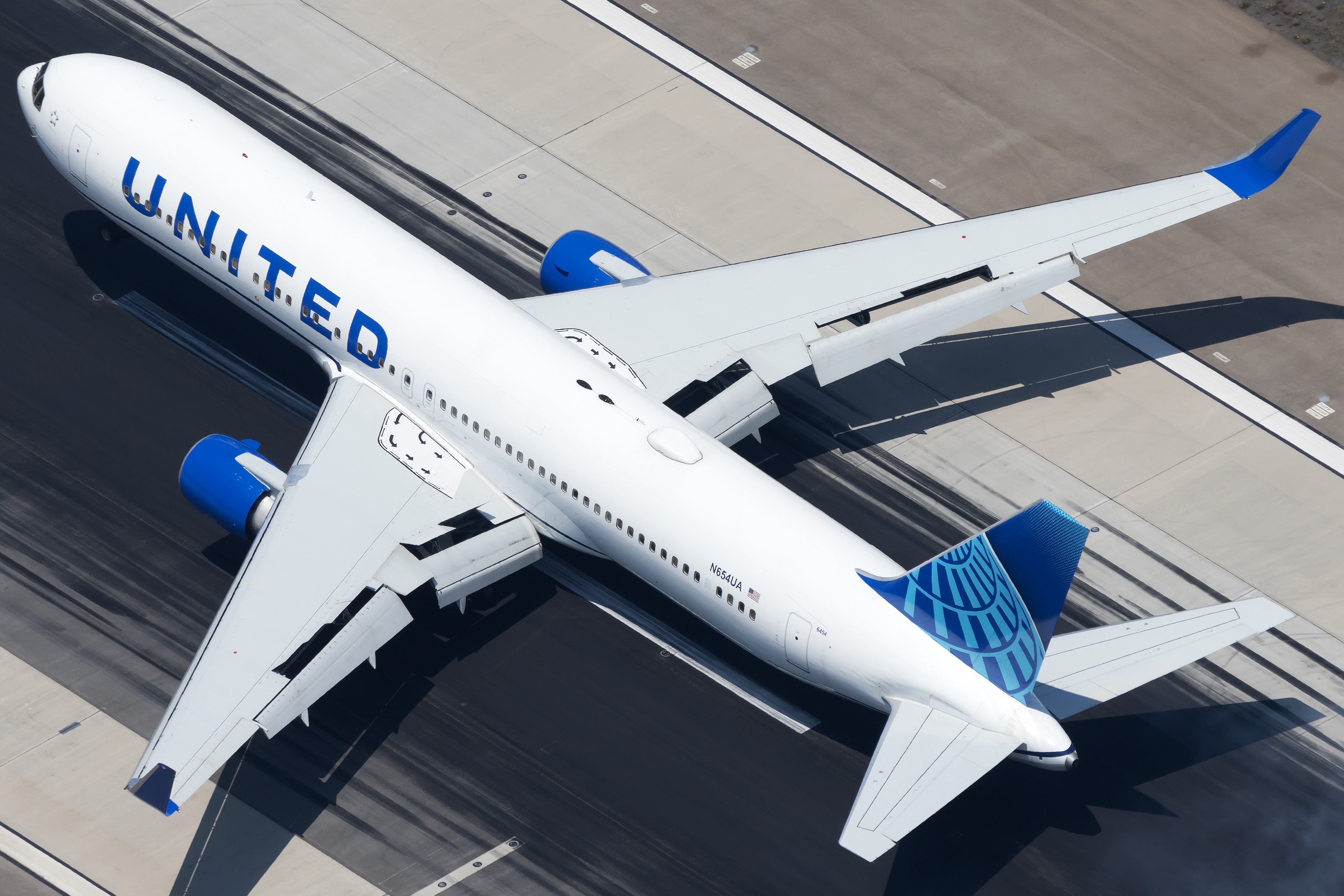 N654UA United Airlines Boeing 767-322ER