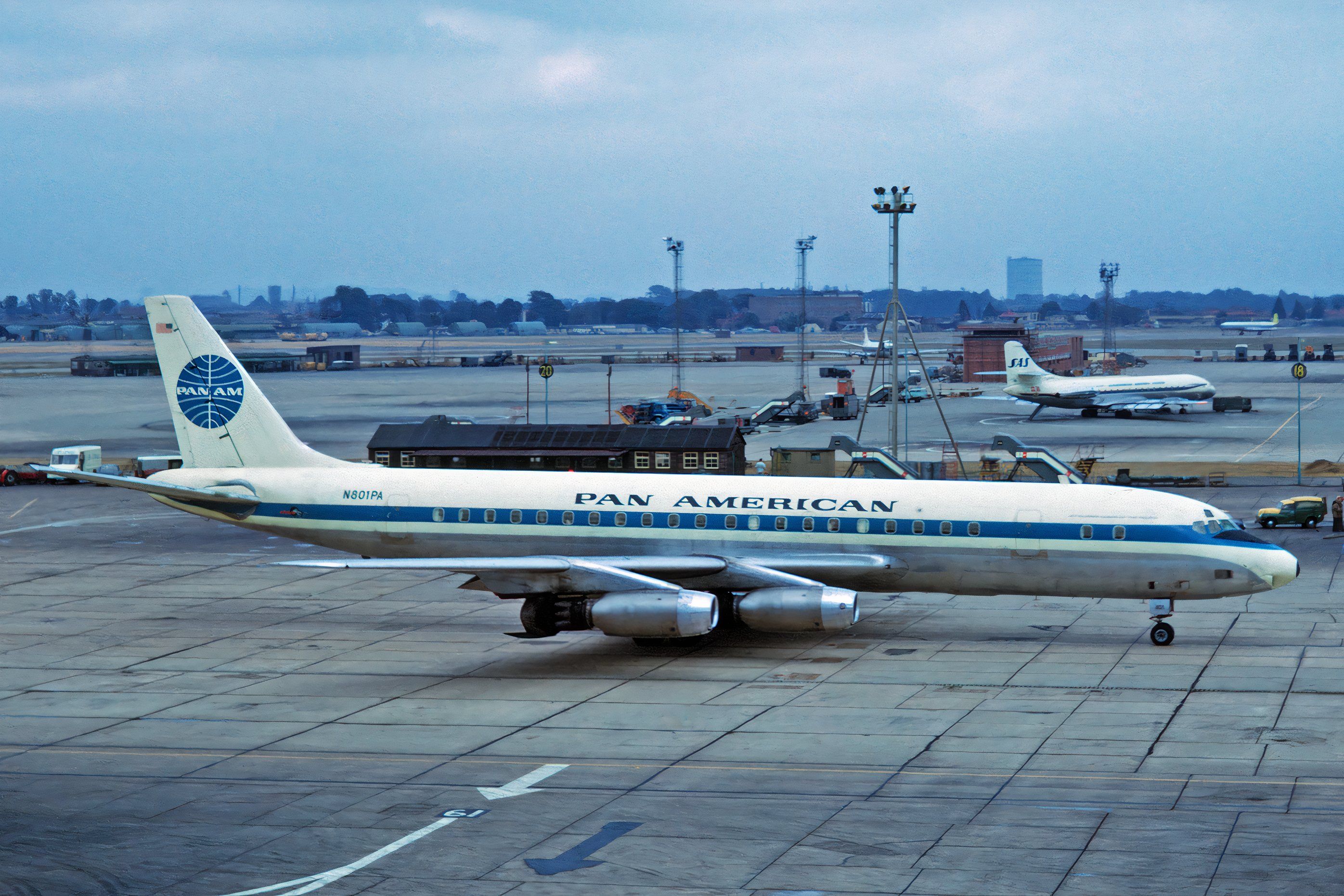 もうすぐ終了9/6までAC Douglas DC-8-30 KLM 1:200 もうすぐ終了9/6までAC Douglas DC-8-30 KLM 1:200 - メルカリ