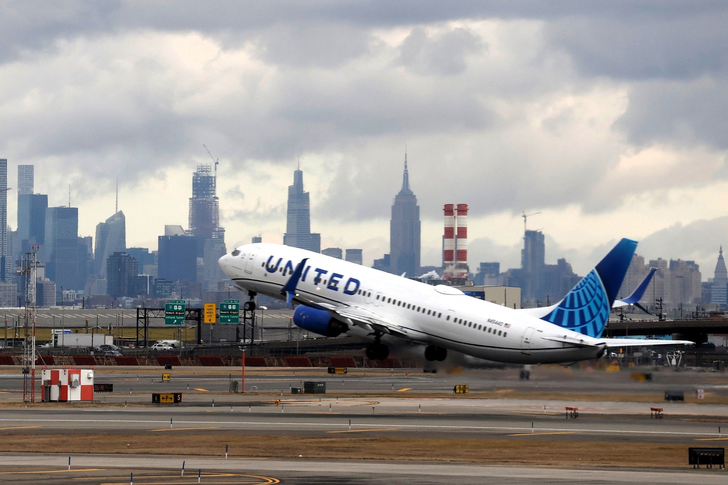 United Boeing 737-900ER Taking Off