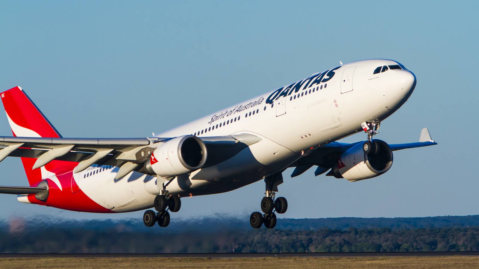 Qantas & Jetstar Now Operate 80% Of Australia’s 10 Longest Routes To New Zealand