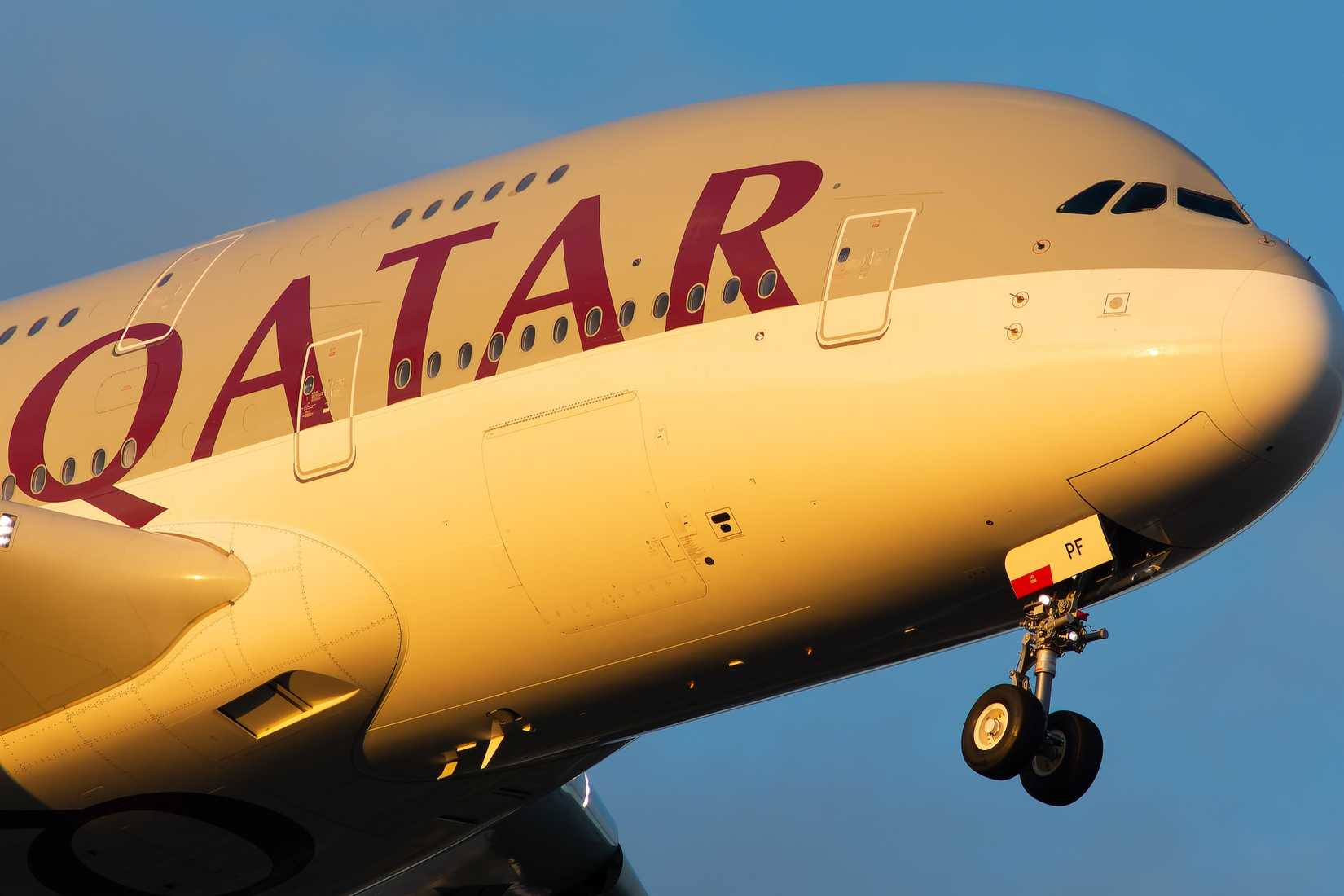 Qatar Airways Airbus A380 landing at PER 