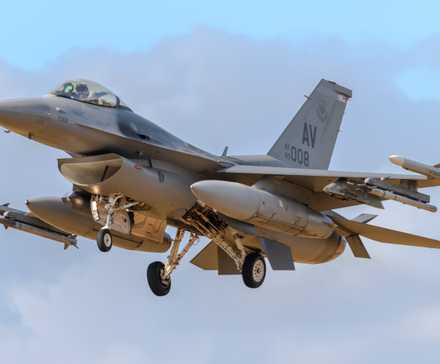 US F-16 Landing In Lakenheath