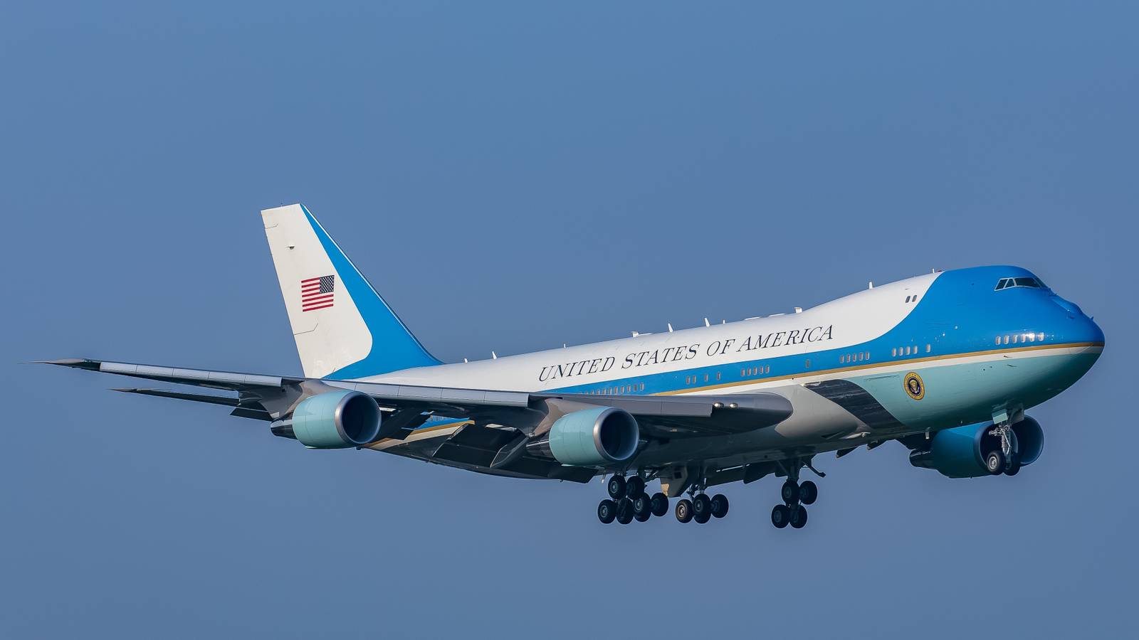 Air Force One Will Stop At The UK's RAF Mildenhall For An Hour En Route To The Middle East