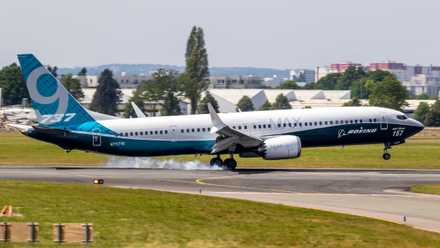 Boeing 737 MAX 9 Prototype Landing