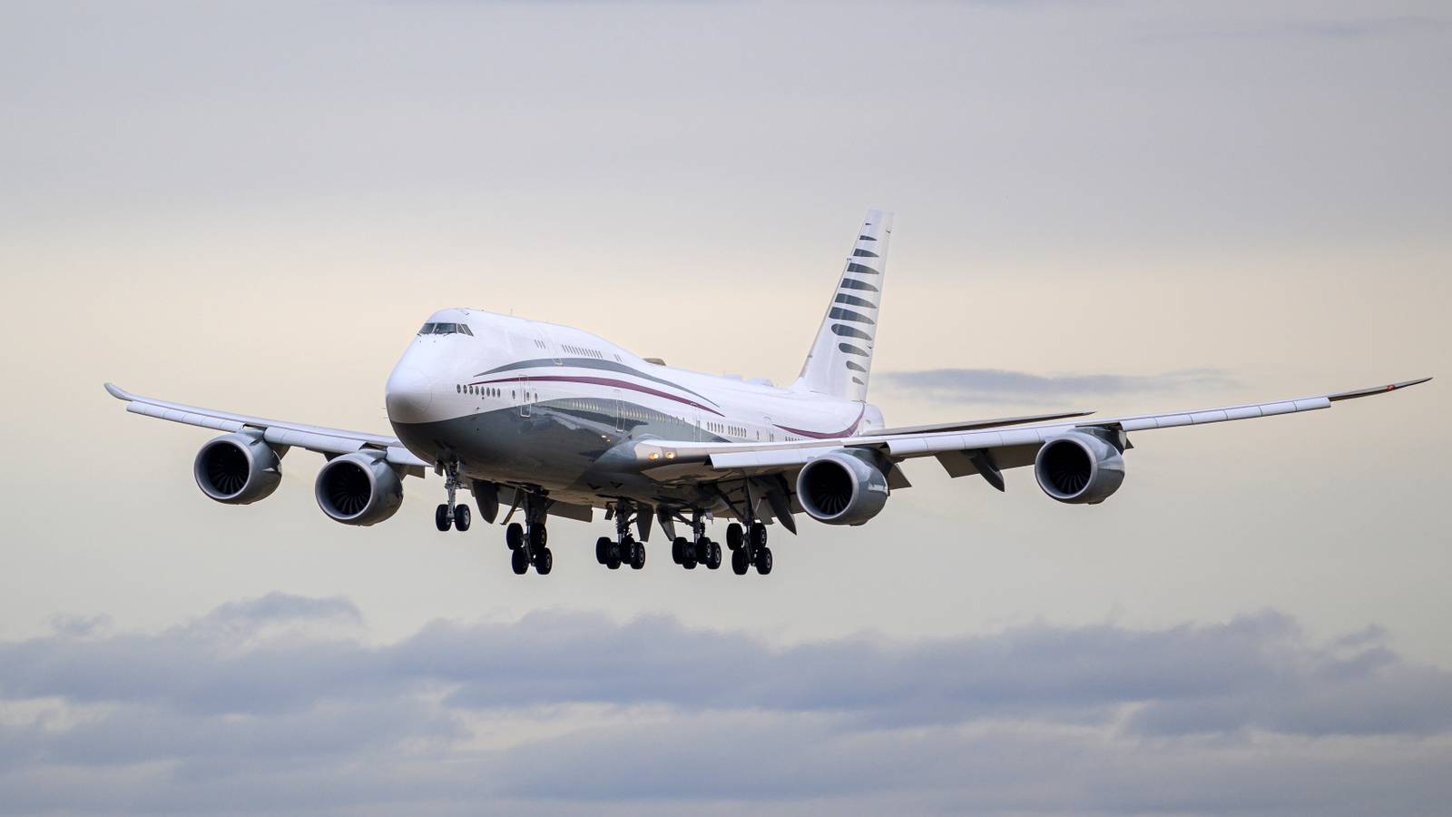 Defense Department Formally Accepts Luxury Boeing 747-8 From Qatar