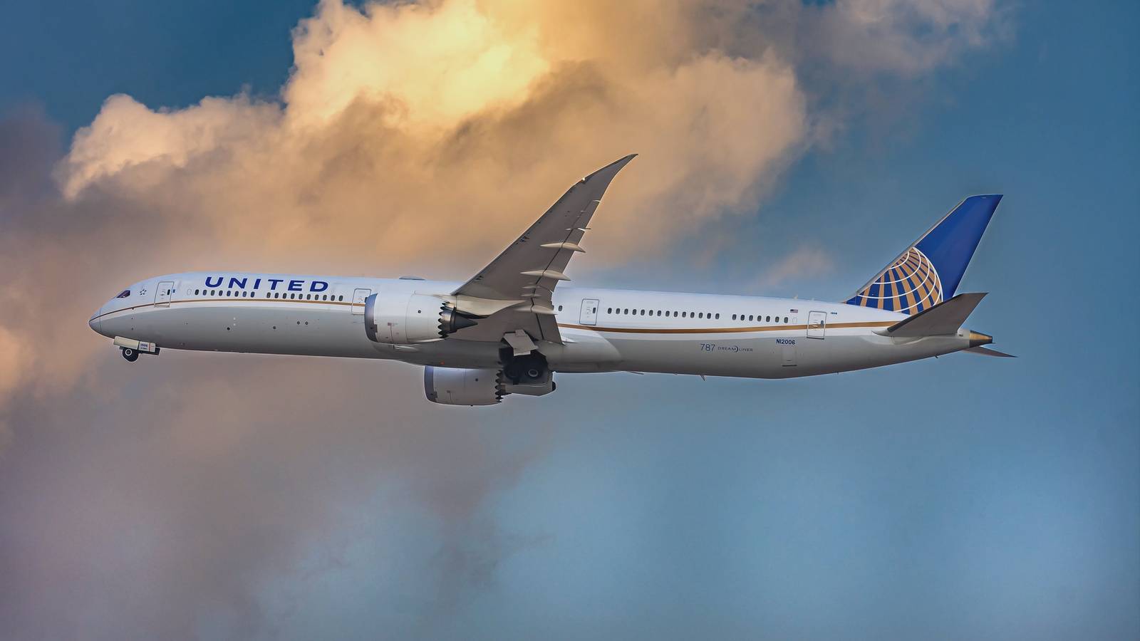 United Airlines To Reopen Hong Kong Lounge This Summer