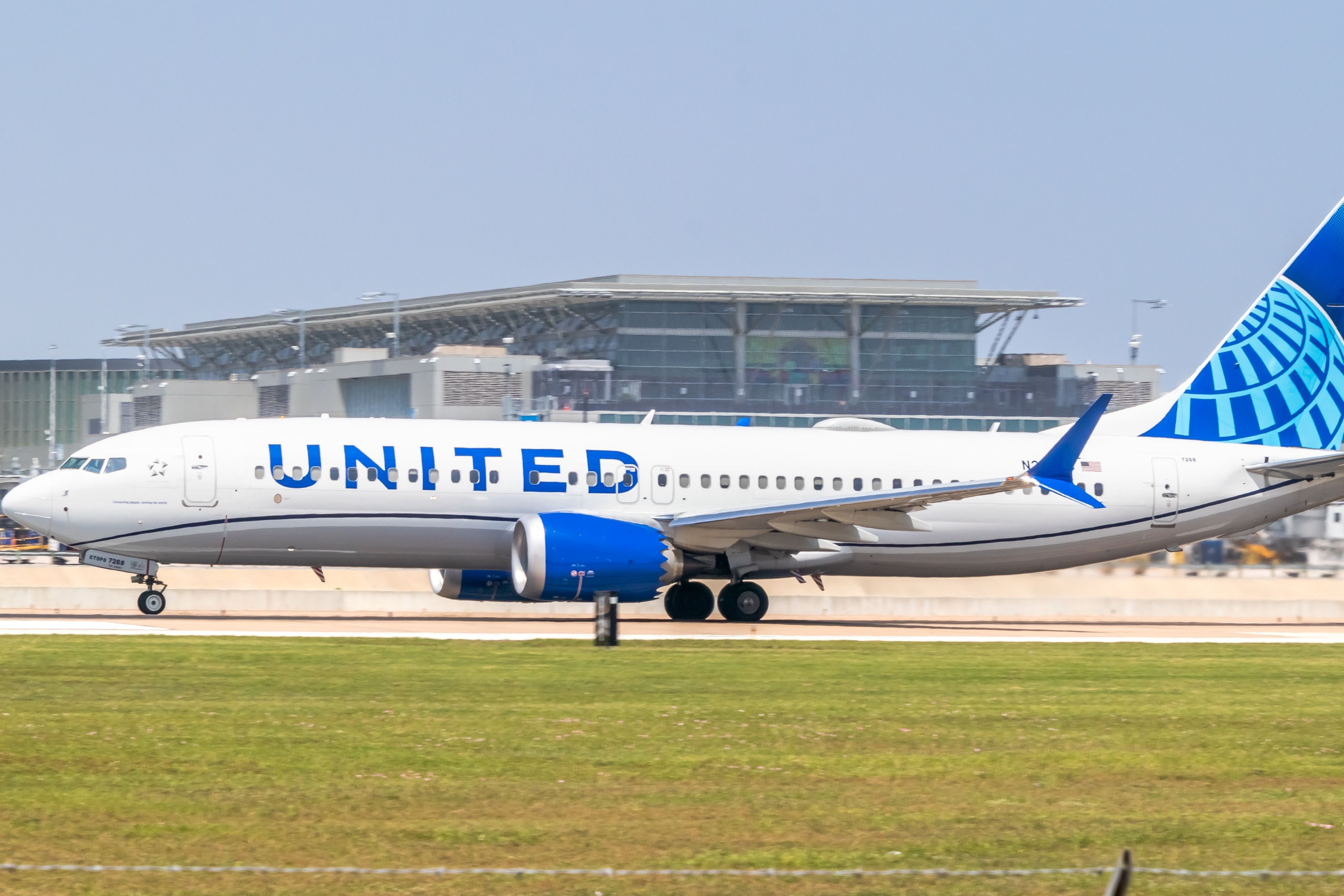 United Airlines Boeing 737 MAX 8 Lands Late After Crew Initiates Maintenance-Related Holding Pattern