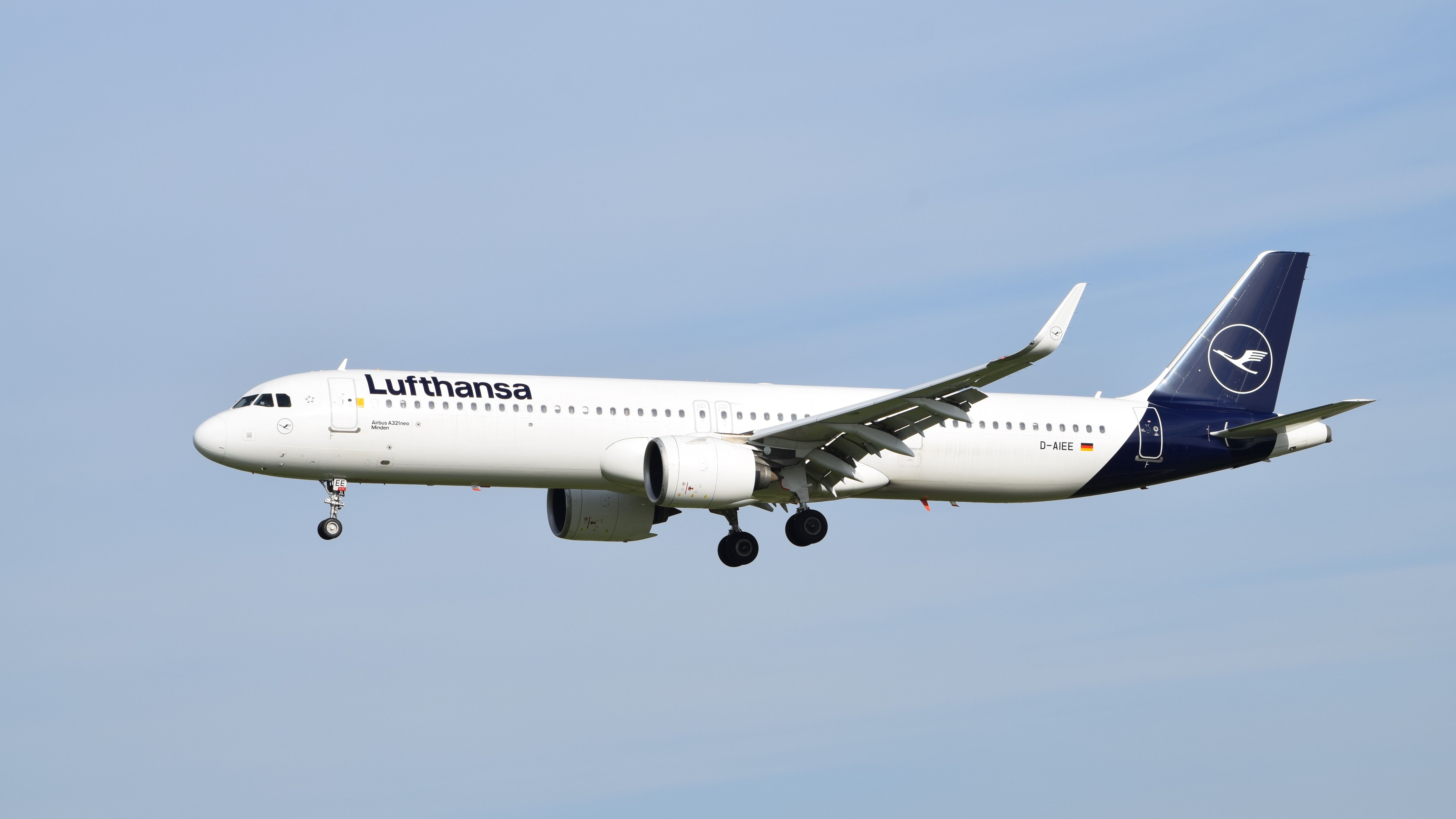 This Airbus A321 Flew Without A Pilot For 10 Minutes As First
