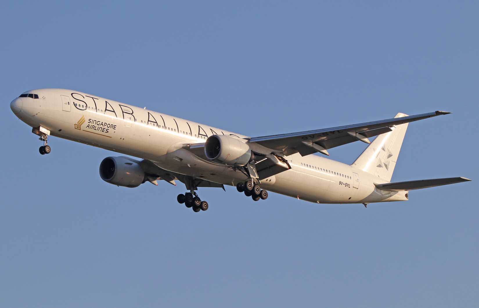 Singapore Airlines Star Alliance Boeing 777-300ER landing at BKK shutterstock_1591110865