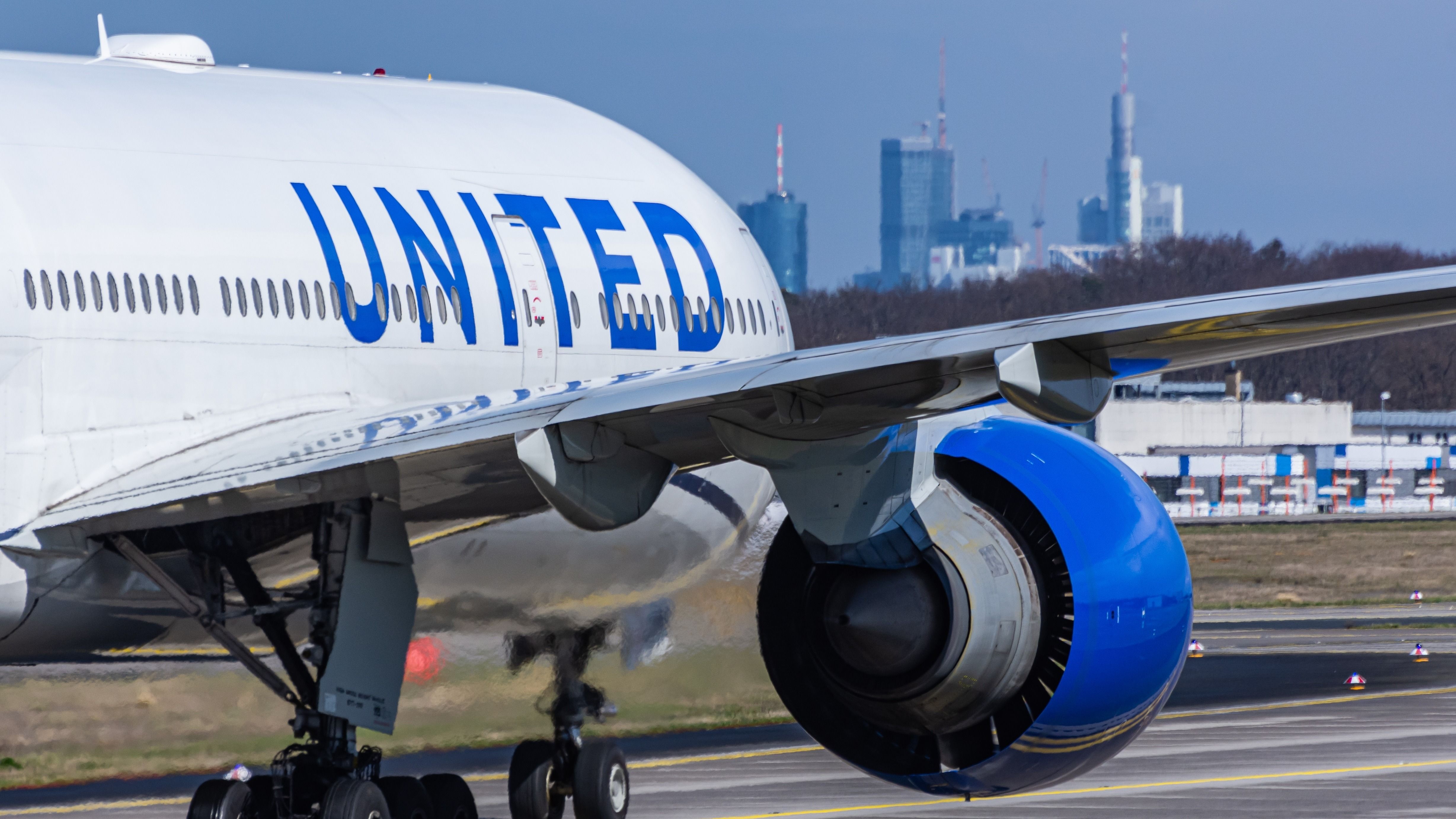 United Airlines Boeing 777-200ER at FRA shutterstock_2462235209