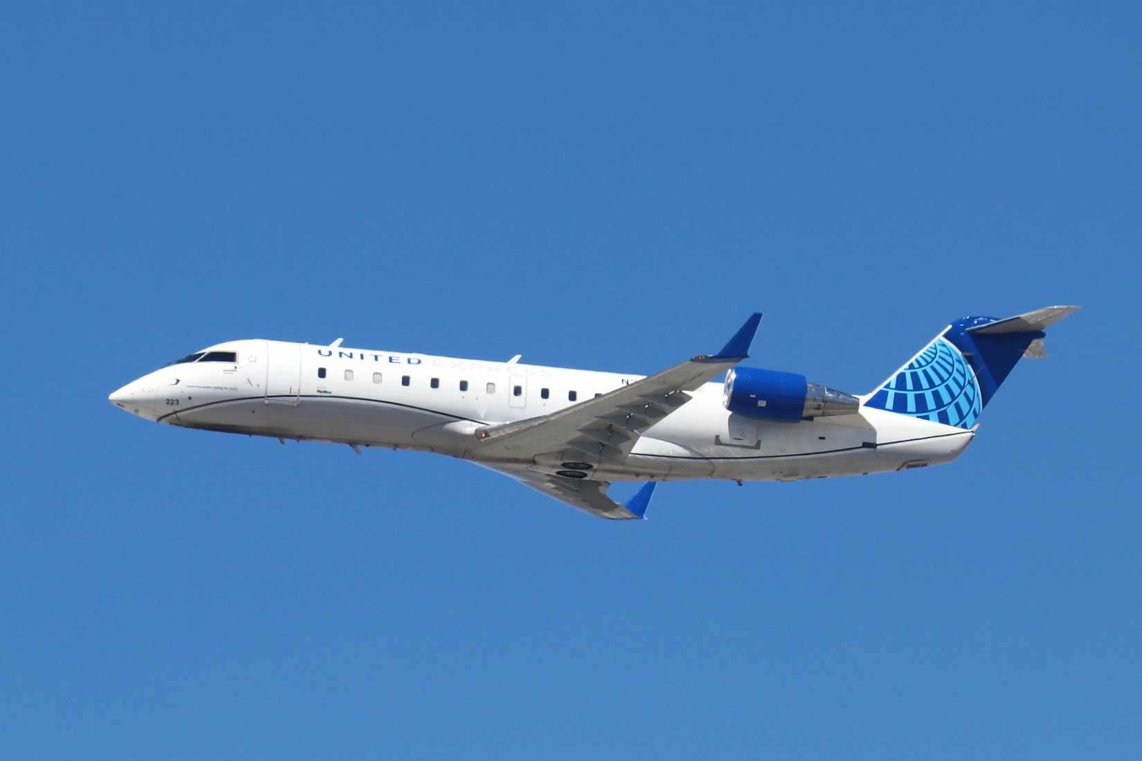 Near Collision: United Airlines Airbus A320 & Skywest CRJ-200 Incident ...