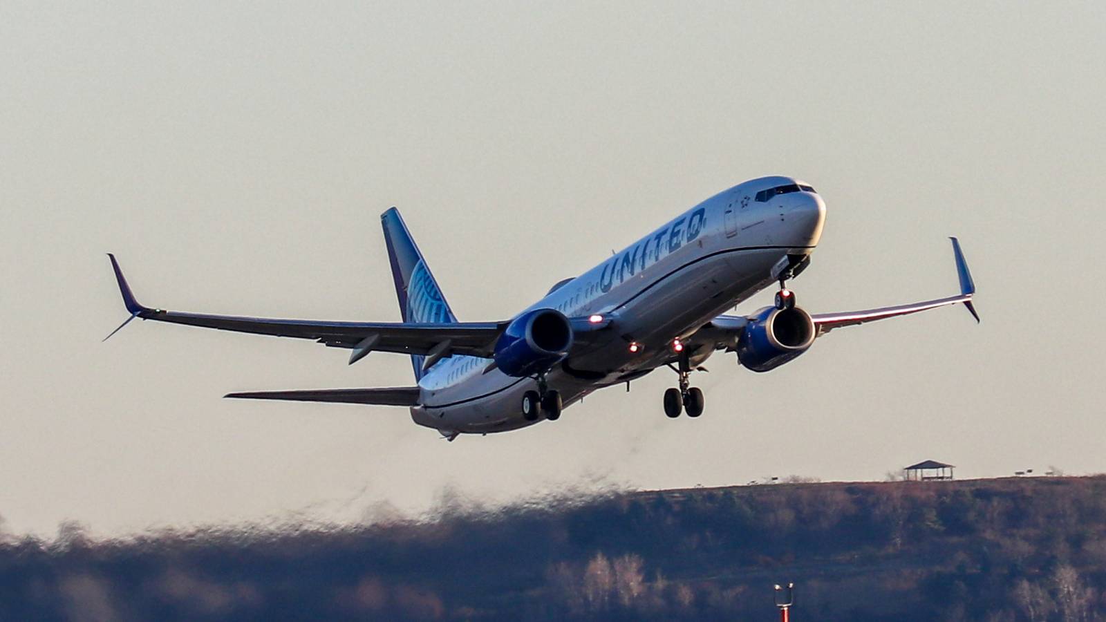 can you bring cigarettes on a plane united airlines What is smoking? Airport tours for $100 as special offer : r/ unitedairlines Smoking Brakes & Flames: United