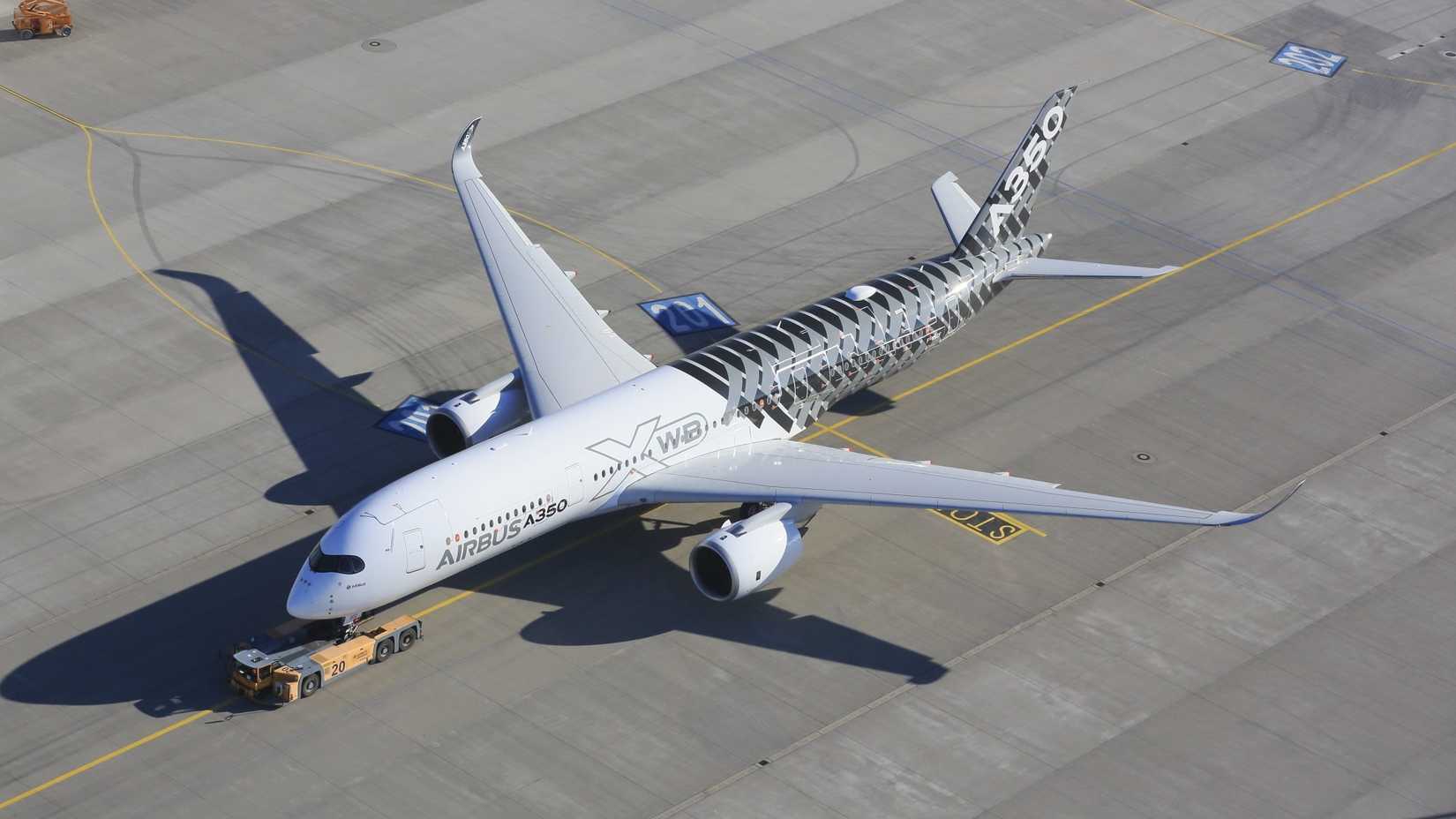 A350 Airbus MSN002 on ground_AI=  -+ Cropped