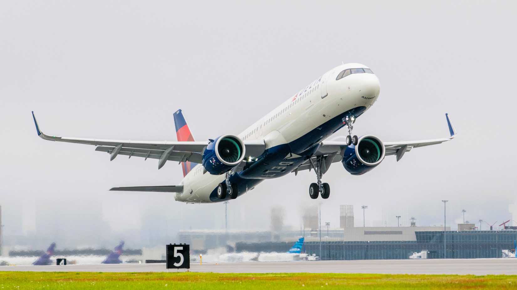 Delta A321neo taking off