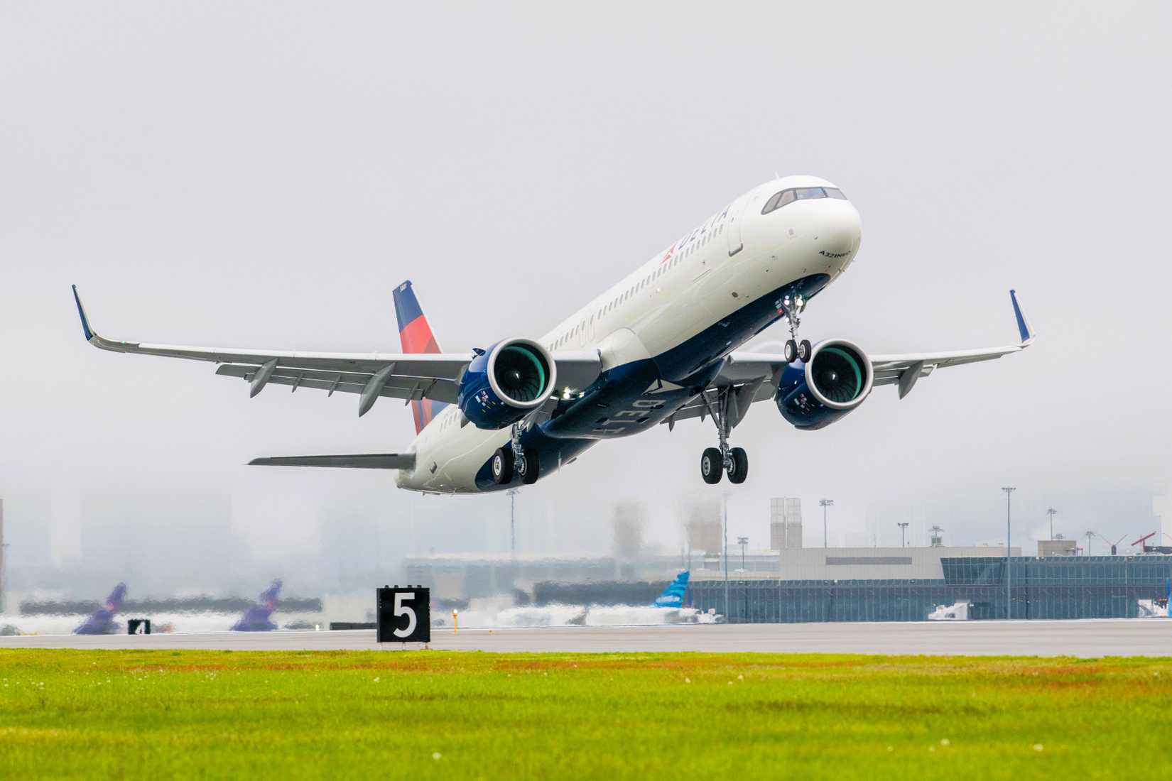 Delta A321neo taking off