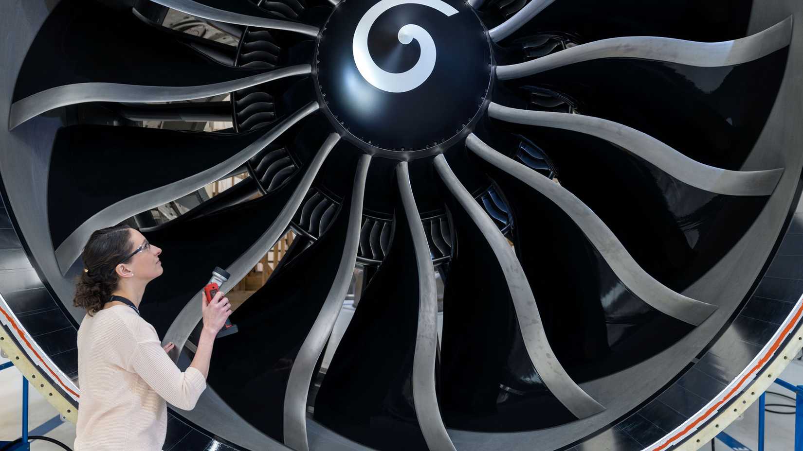 GE9X in testing facility