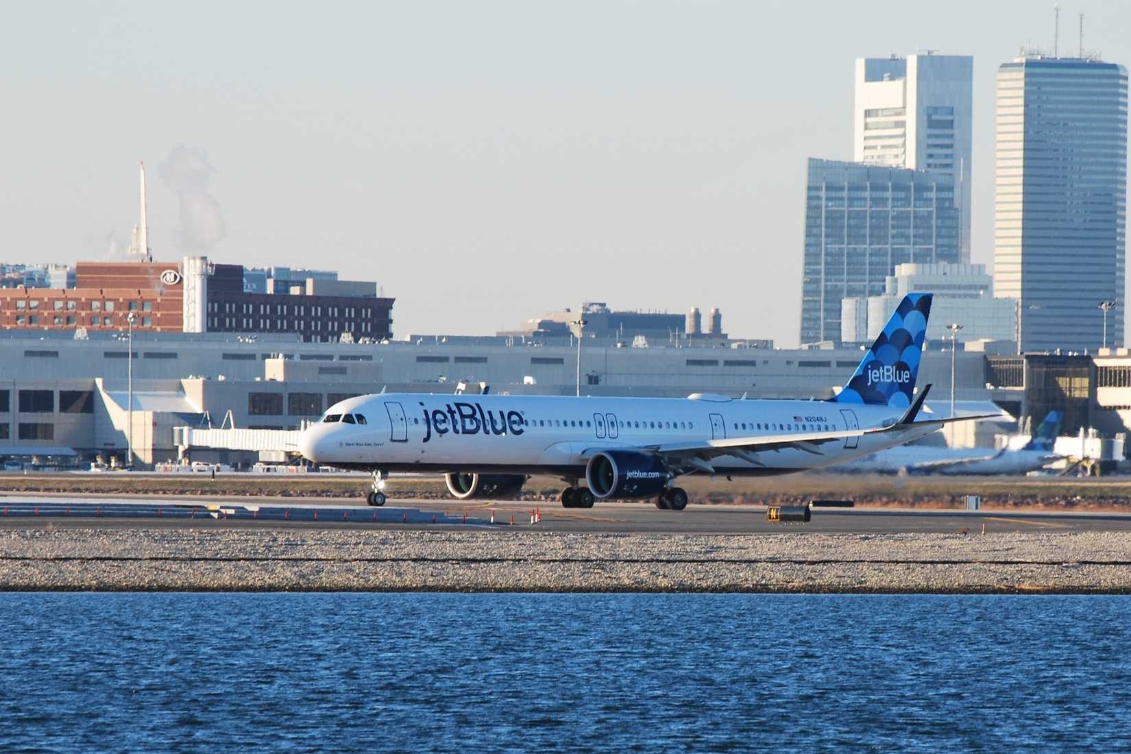 JetBlue Embraer E190 32