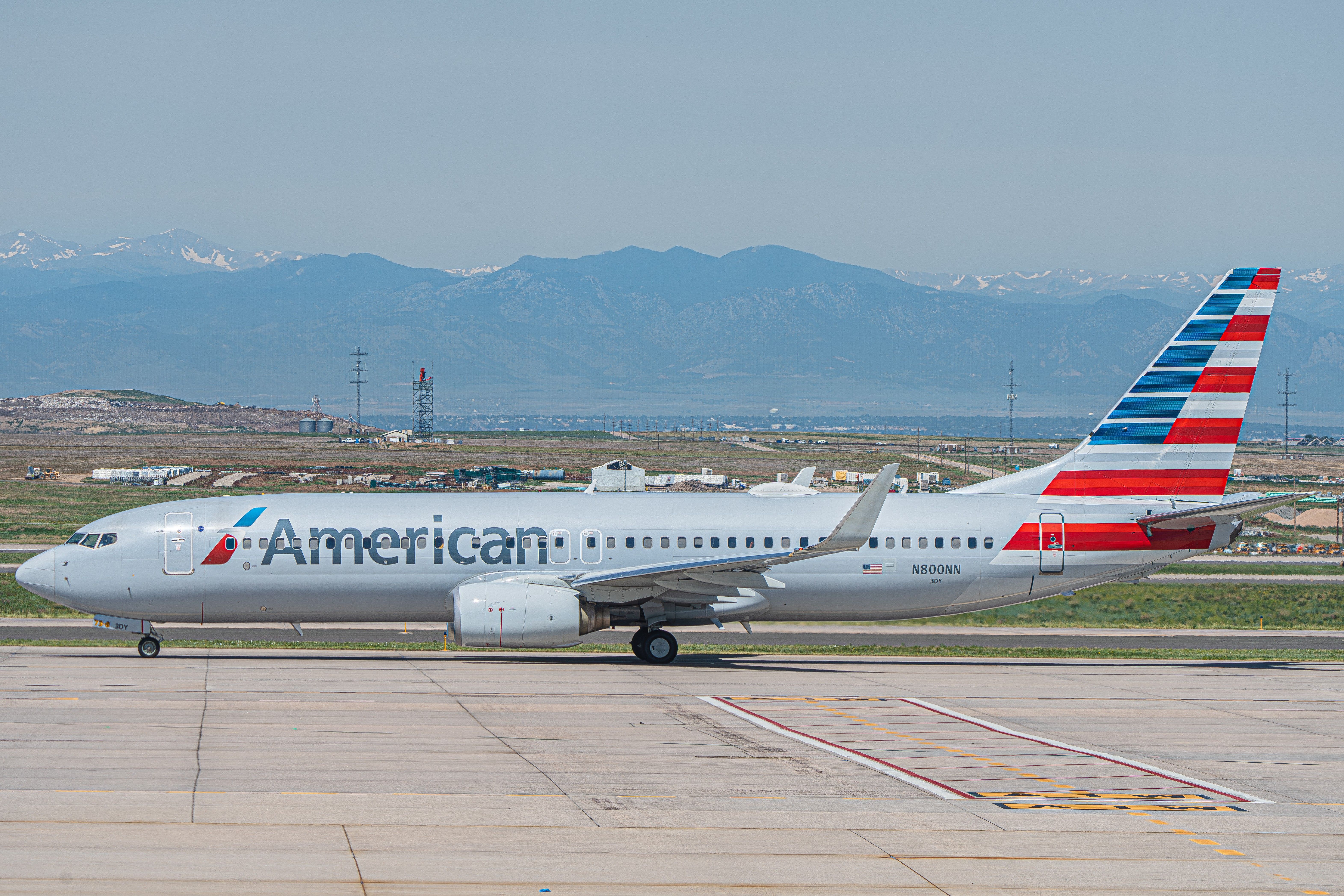 American Airlines Boeing 737 Diverts To Denver After Crew Shuts Engine Down