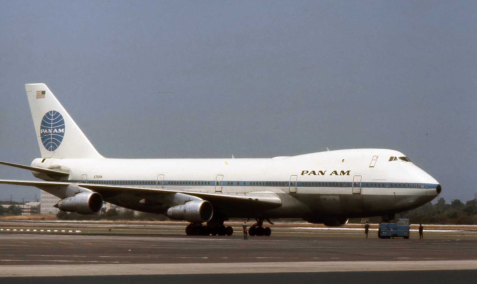 Pan_American_World_Airways_Boeing_747_N750PA_01
