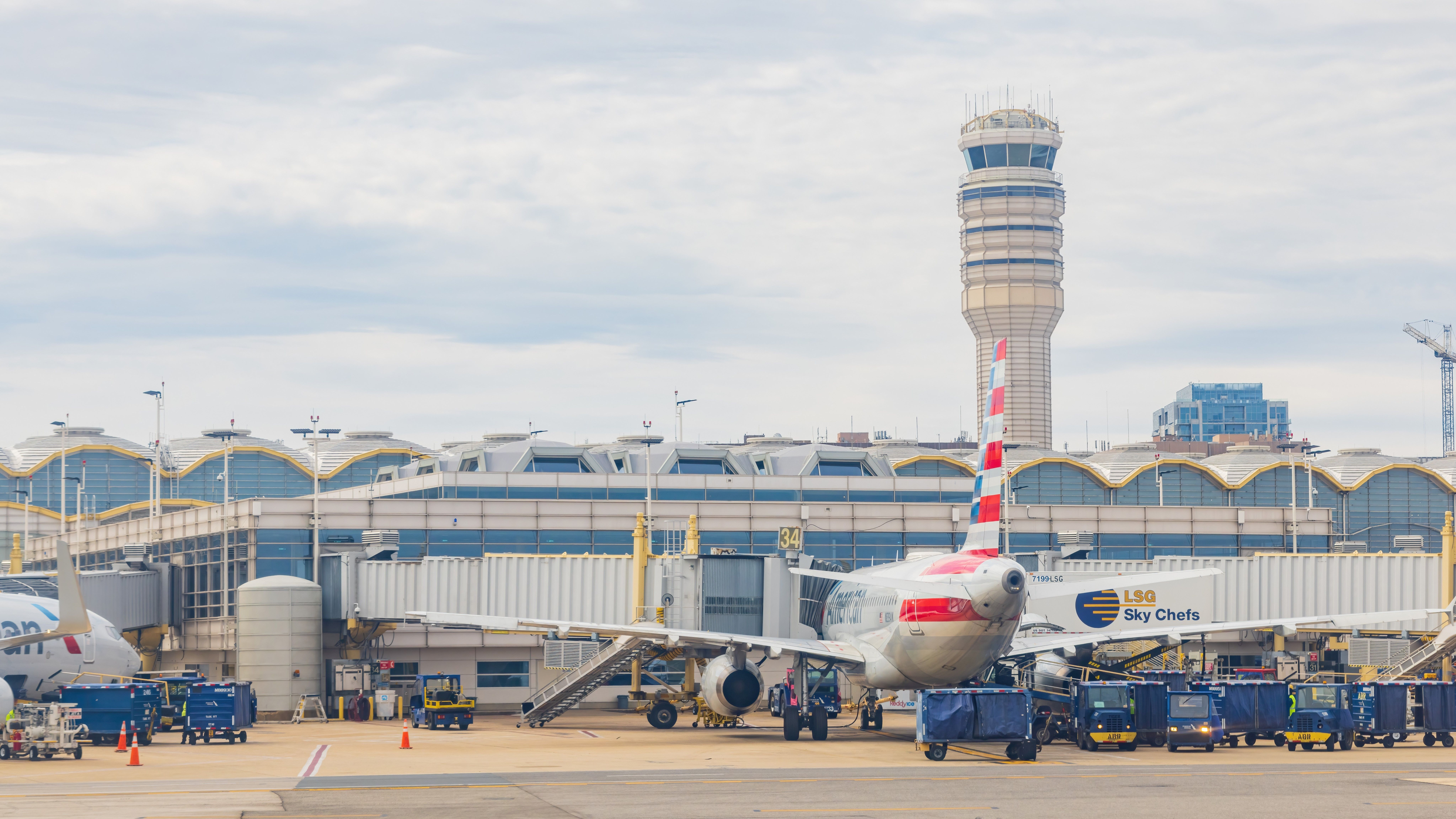 Short-Staffed: Air Traffic Controllers At Reagan National Airport Working 6 Days A Week