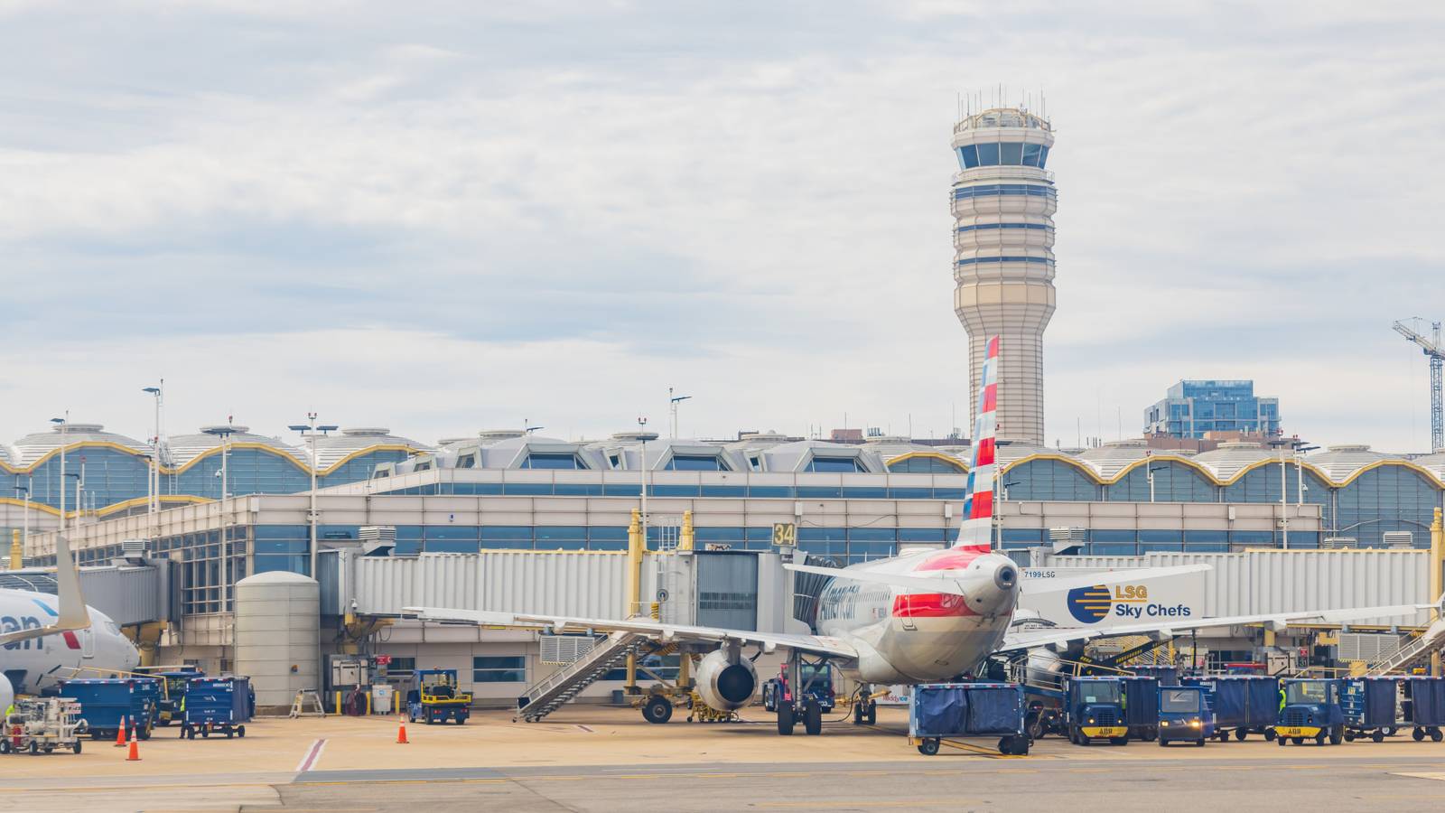 Short-Staffed: Air Traffic Controllers At Reagan National Airport Working 6 Days A Week