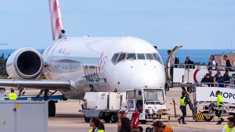 The Last Commercial Plane In America With Rear-Mounted Engines