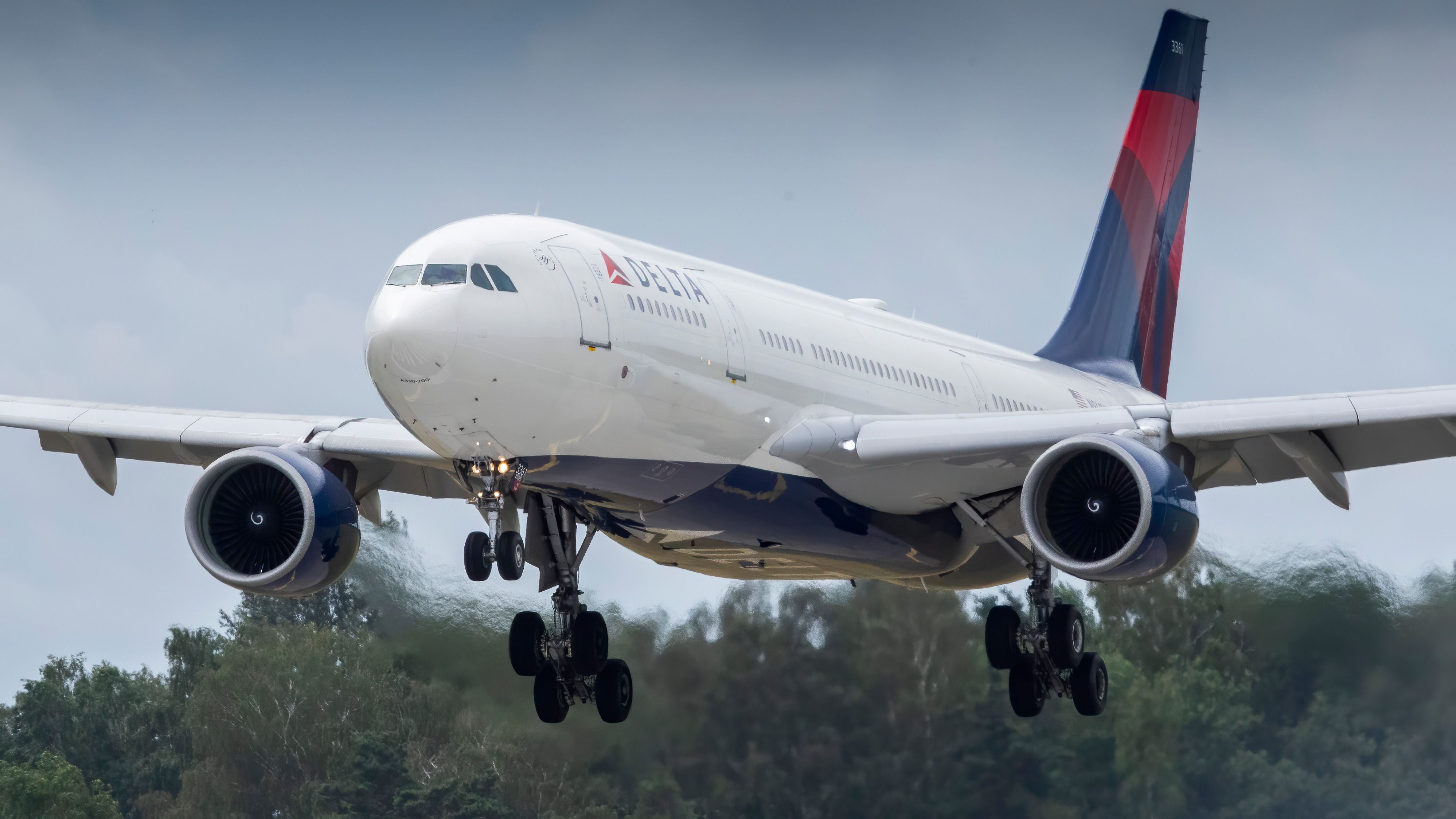 Delta Air Lines Airbus A330-200 Returns To London After Windshield
