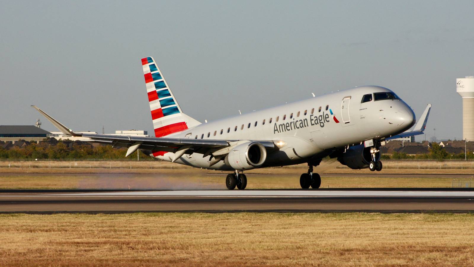 E175 Speed American Airlines Subsidiary To Add 45 New Embraer E175s