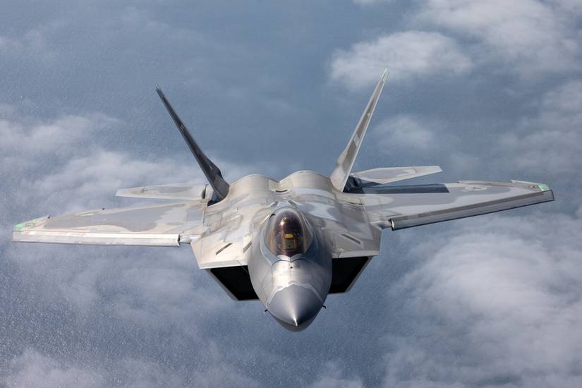 F-22 Raptor flying