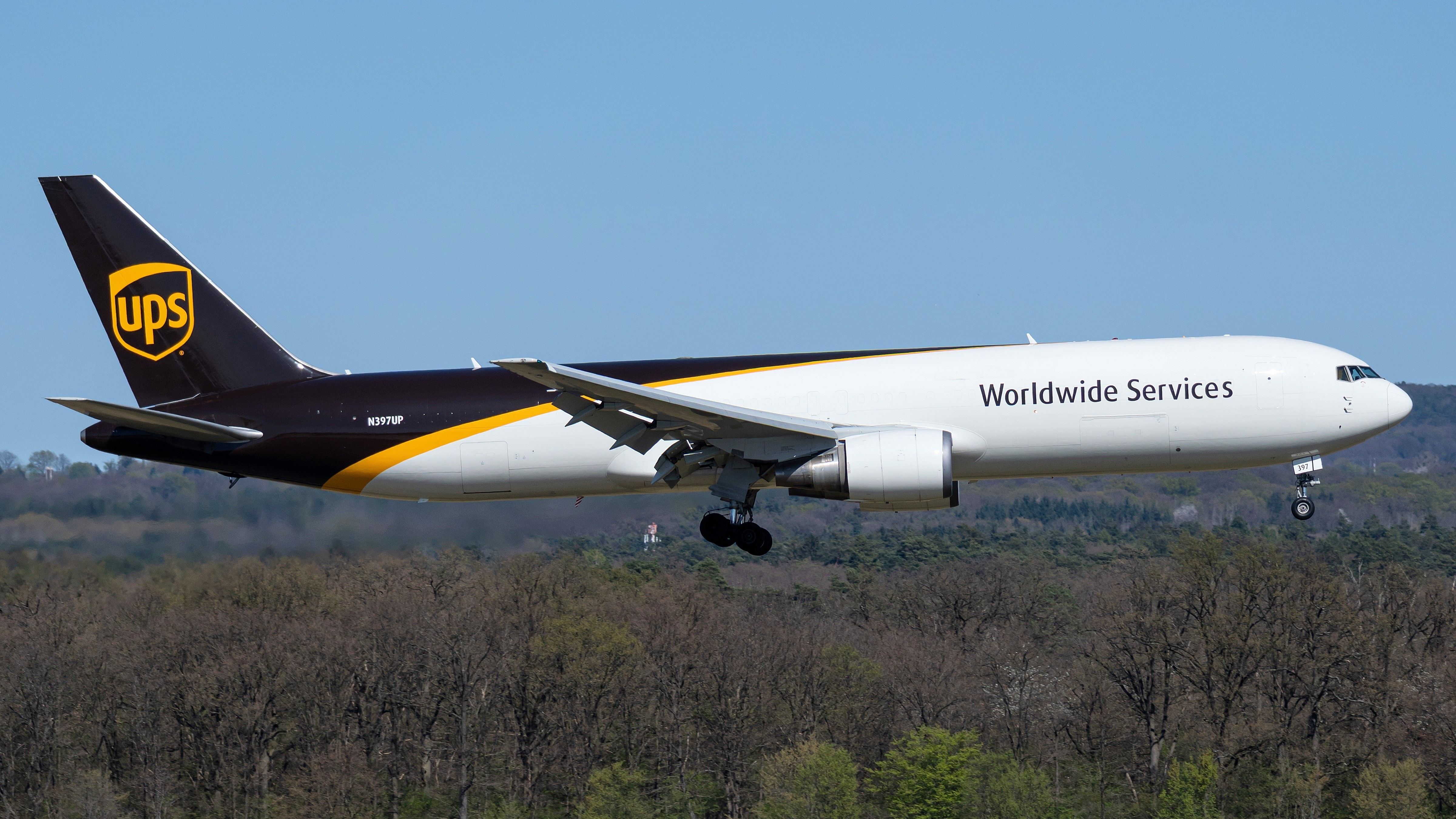 UPS Boeing 767-300F Returns To California Airport After Crew Lost ATC Communications