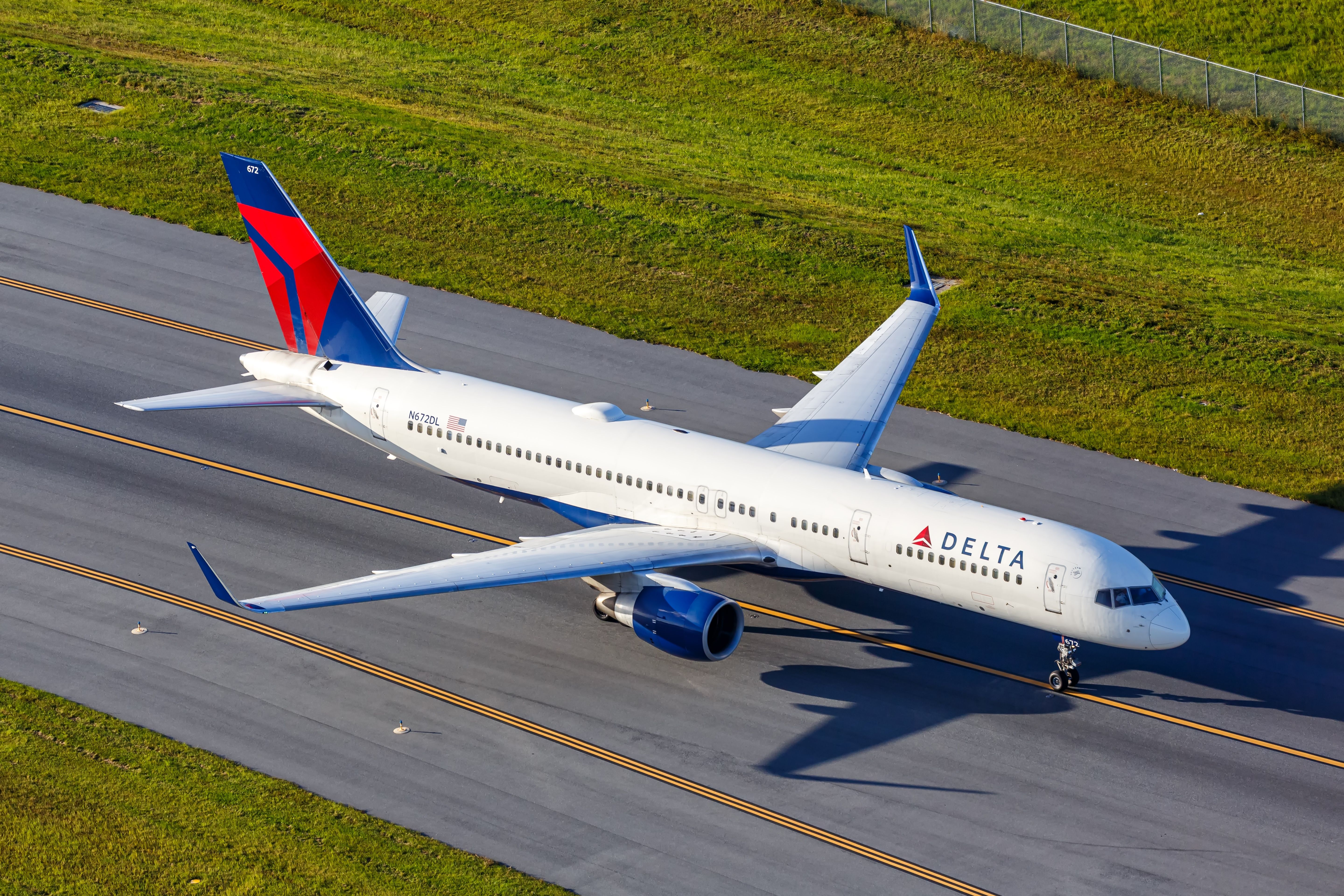 Cockpit Smoke: Delta Air Lines Boeing 757-200 Emergency Landing In