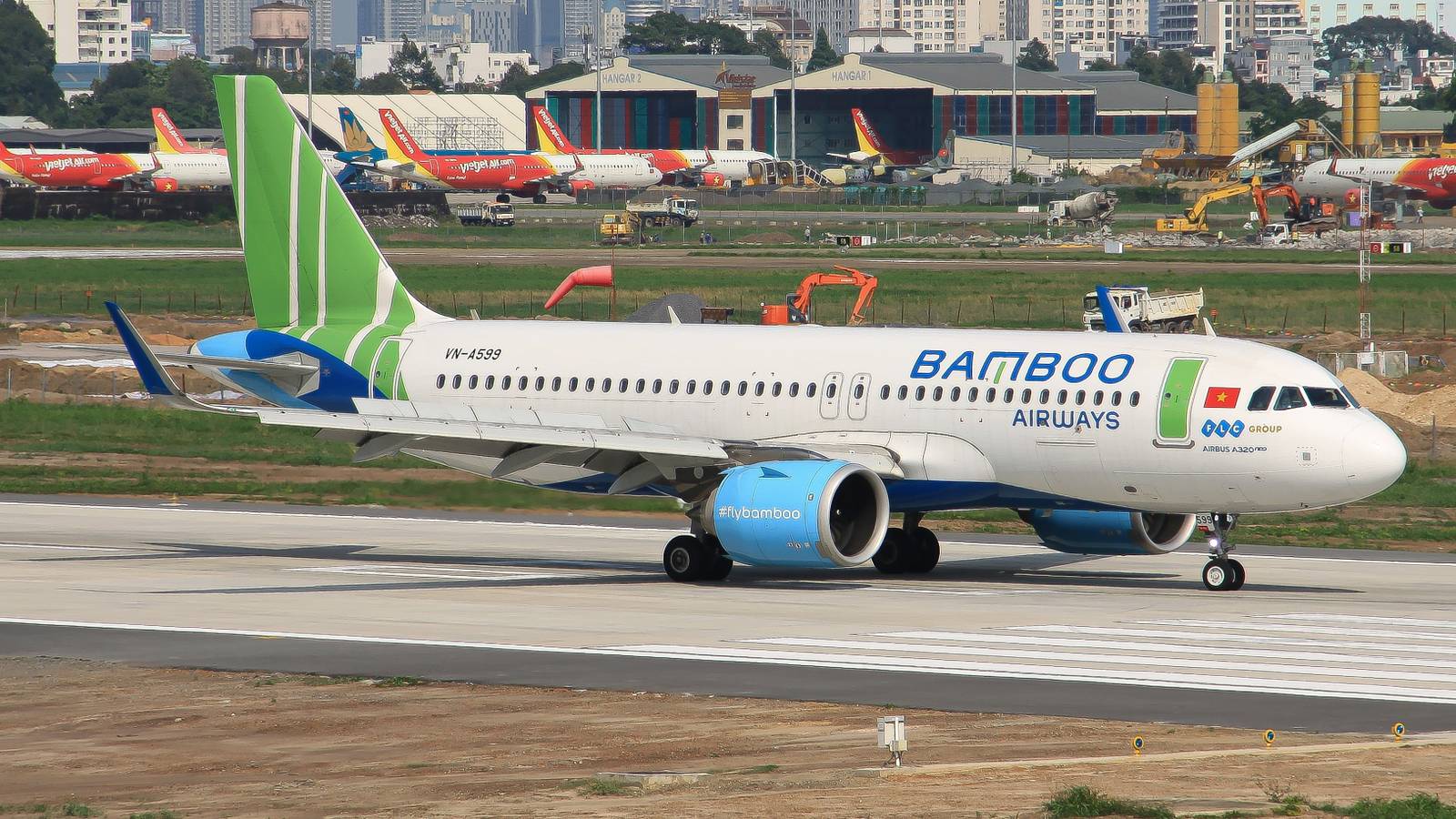 Ground Staff Absence Traps Passengers & Crew In The Jetway At This Airport