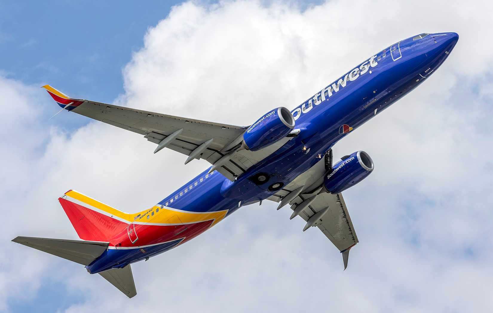 Southwest Airlines Boeing 737-8H4 N8644C taking off