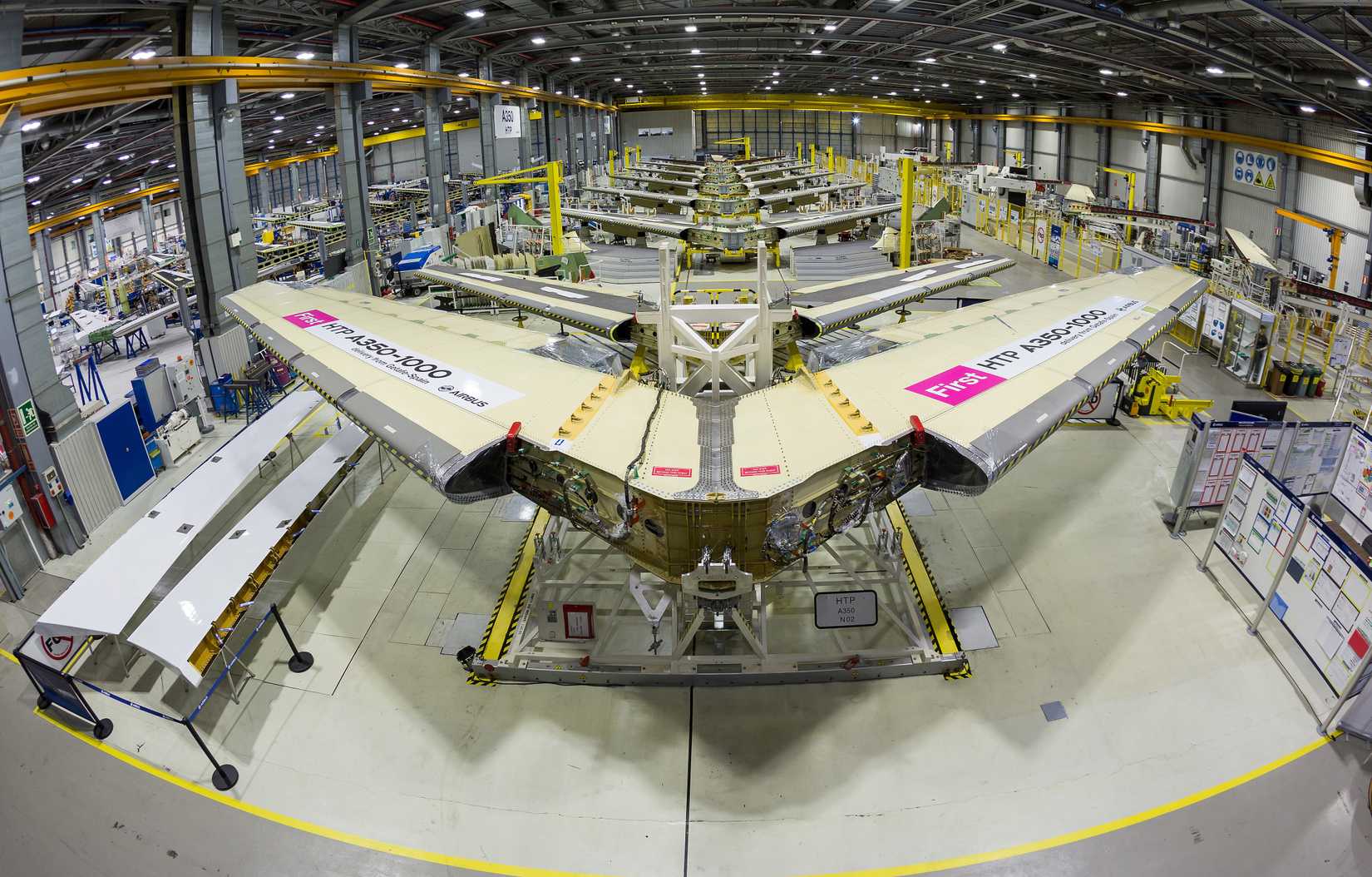 The A350 XWB Final Assembly Line (FAL) in Toulouse.-1