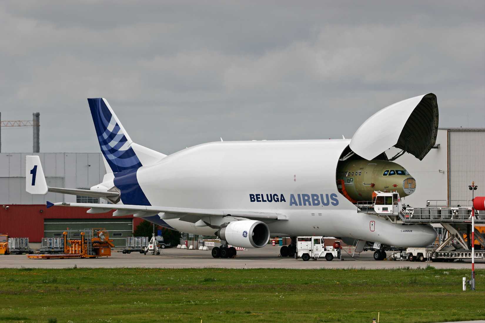 Unloading A320 fuselages from the Airbus Beluga at XFW