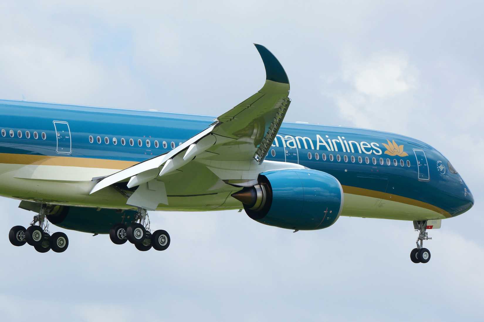 Vietnam Airlines Airbus A350-900 with Rolls-Royce Trent XWB-84 engines
