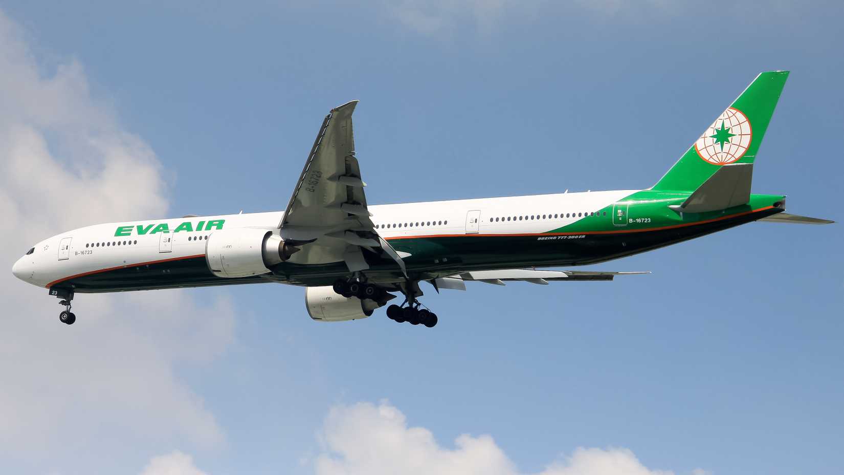 A Boeing 777-36N(ER) of Eva Air with registration B-16723 approach Tan Son Nhat international airport.