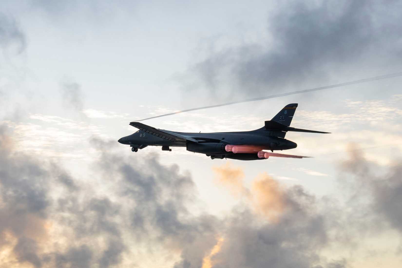 A U.S. Air Force B-1B Lancer assigned to the 34th Expeditionary Bomb Squadron, Ellsworth Air Force, S.D., takes off.